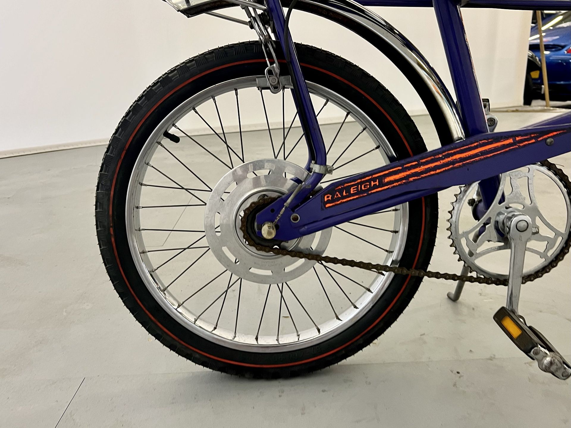 Raleigh Chopper MK2 Ultraviolet - Image 10 of 12