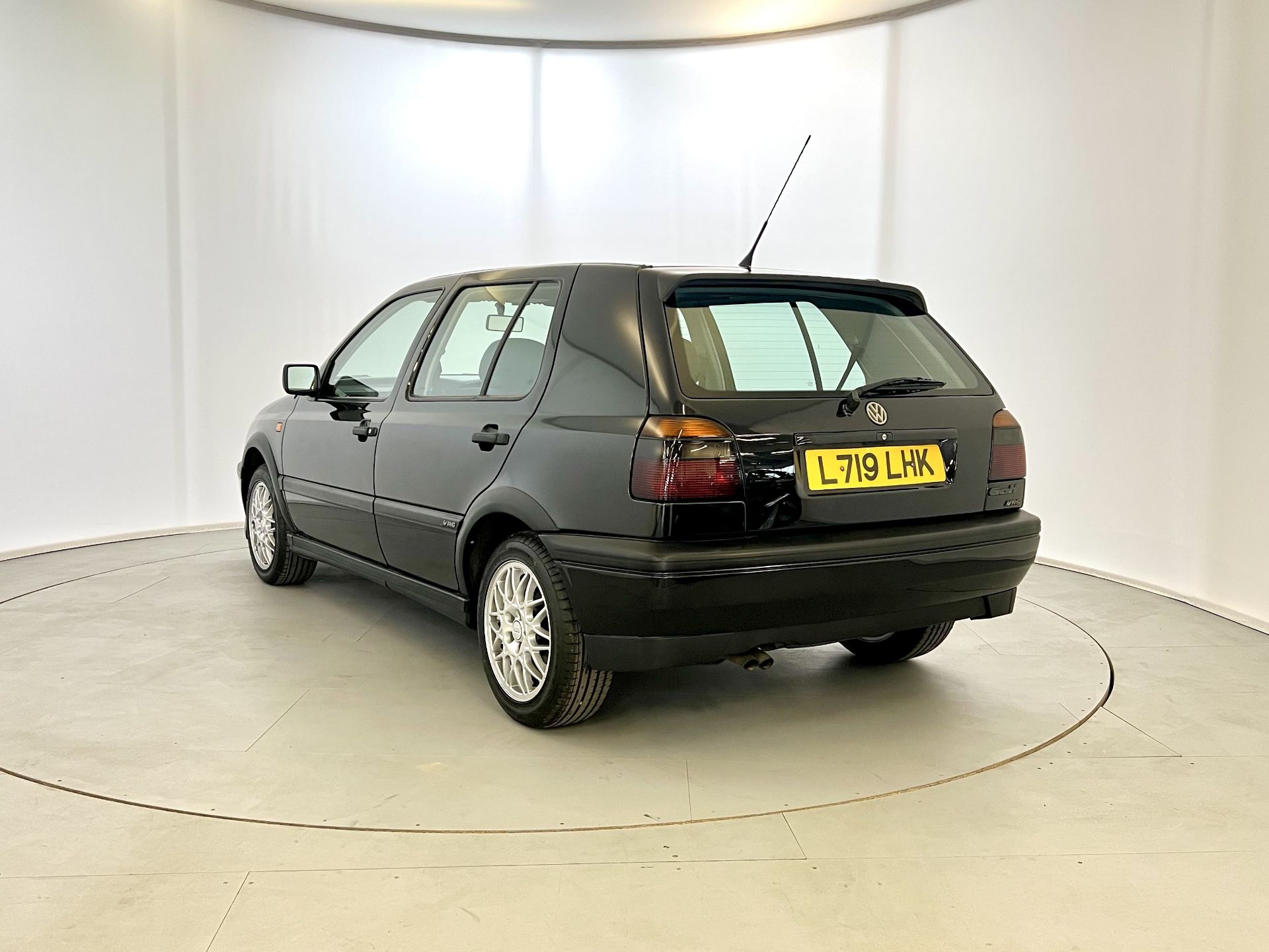 Volkswagen Golf VR6 - Image 7 of 33