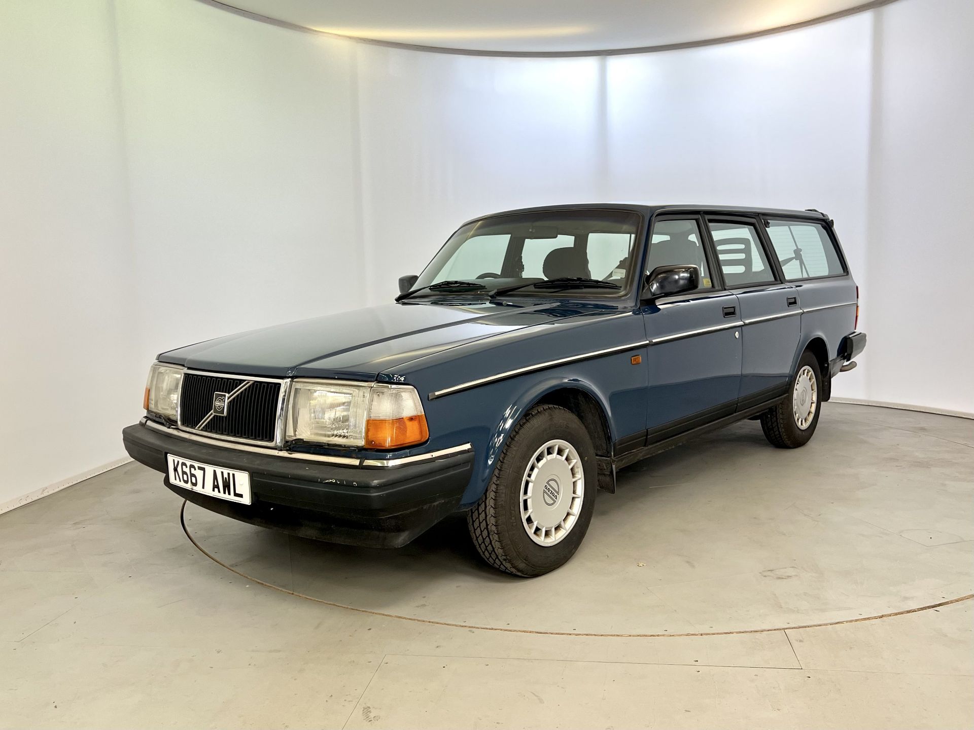 Volvo 240 - Image 3 of 33