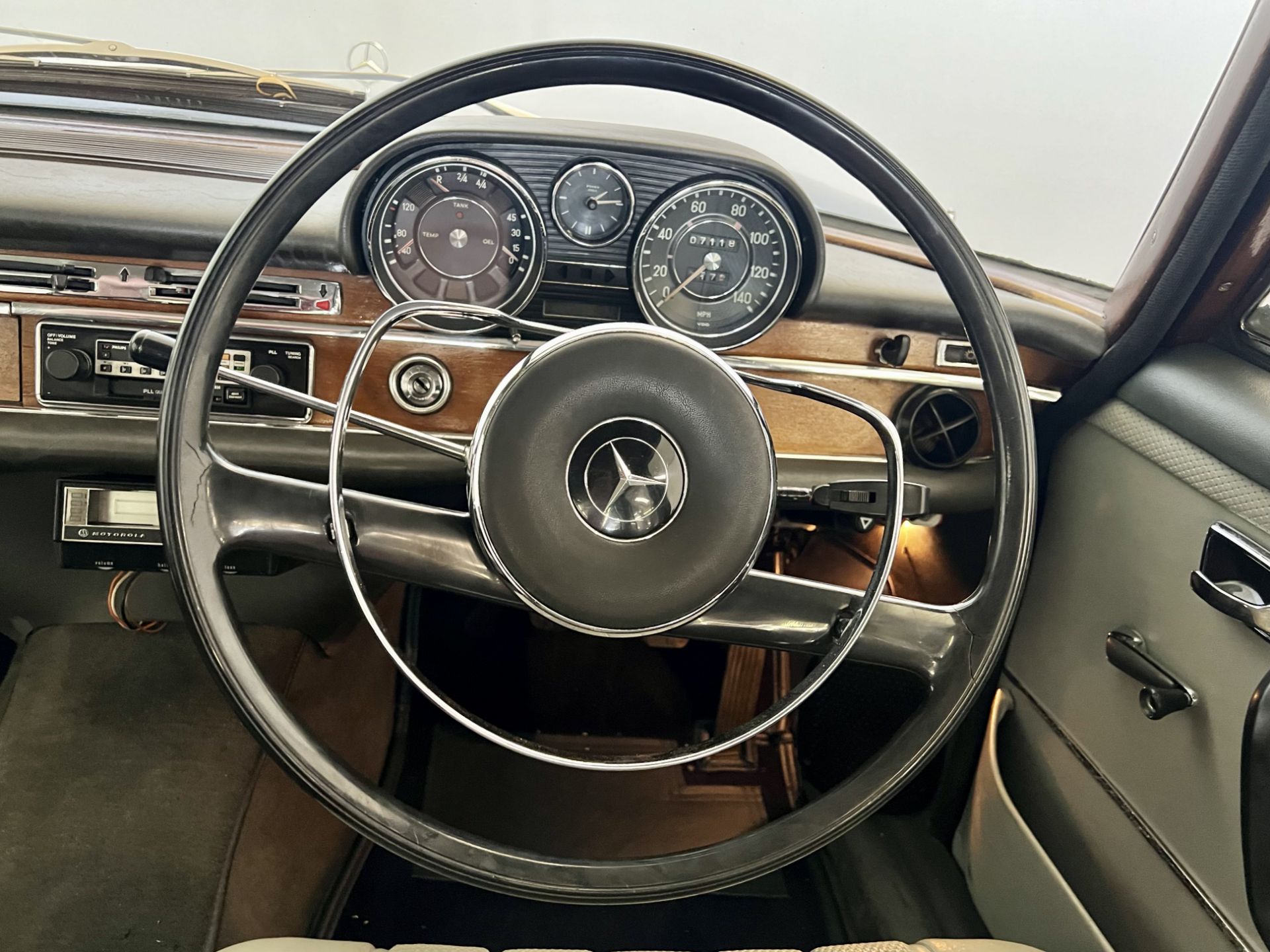 Mercedes-Benz 250s - Image 24 of 29