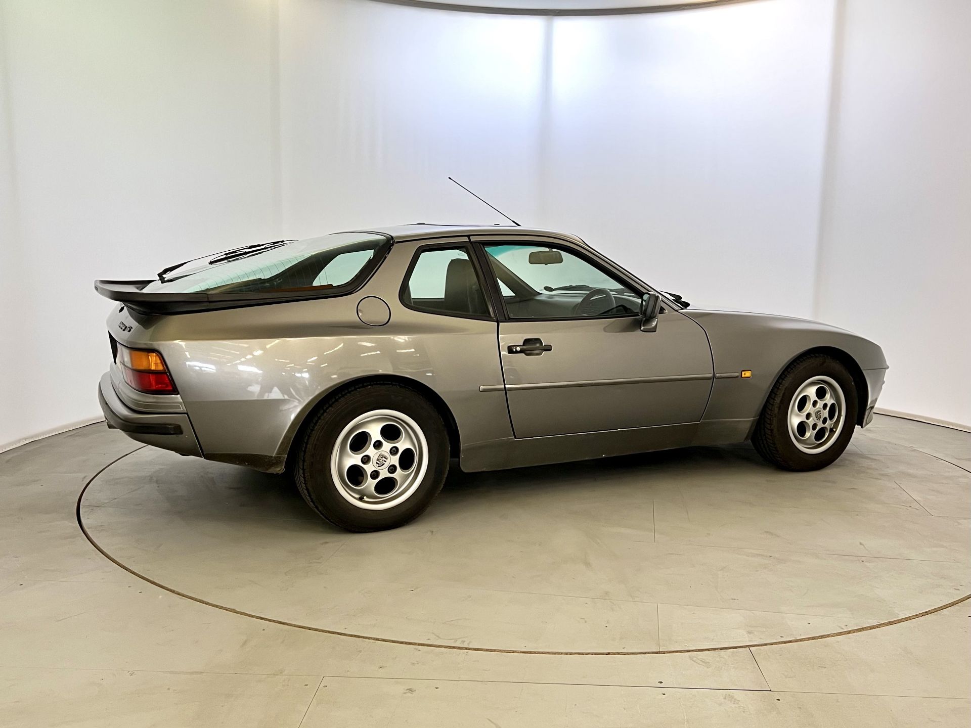 Porsche 944 S - Image 10 of 29