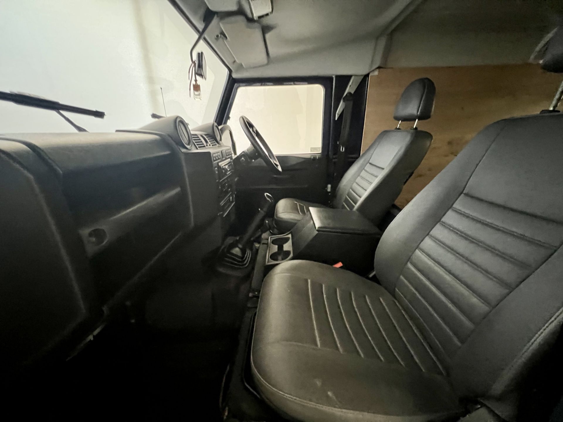 Land Rover Defender 110 TDCI - Image 23 of 31