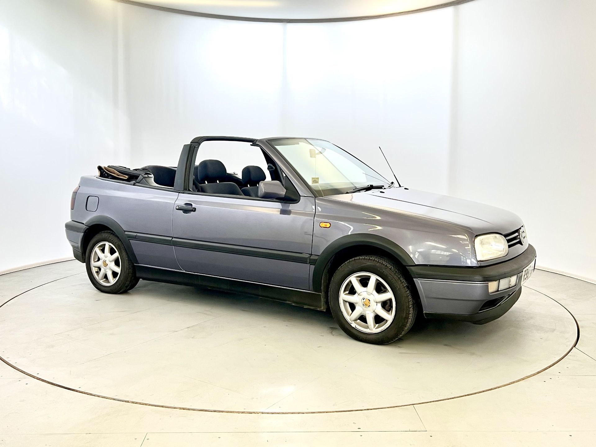 Volkswagen Golf Cabrio - Image 12 of 35