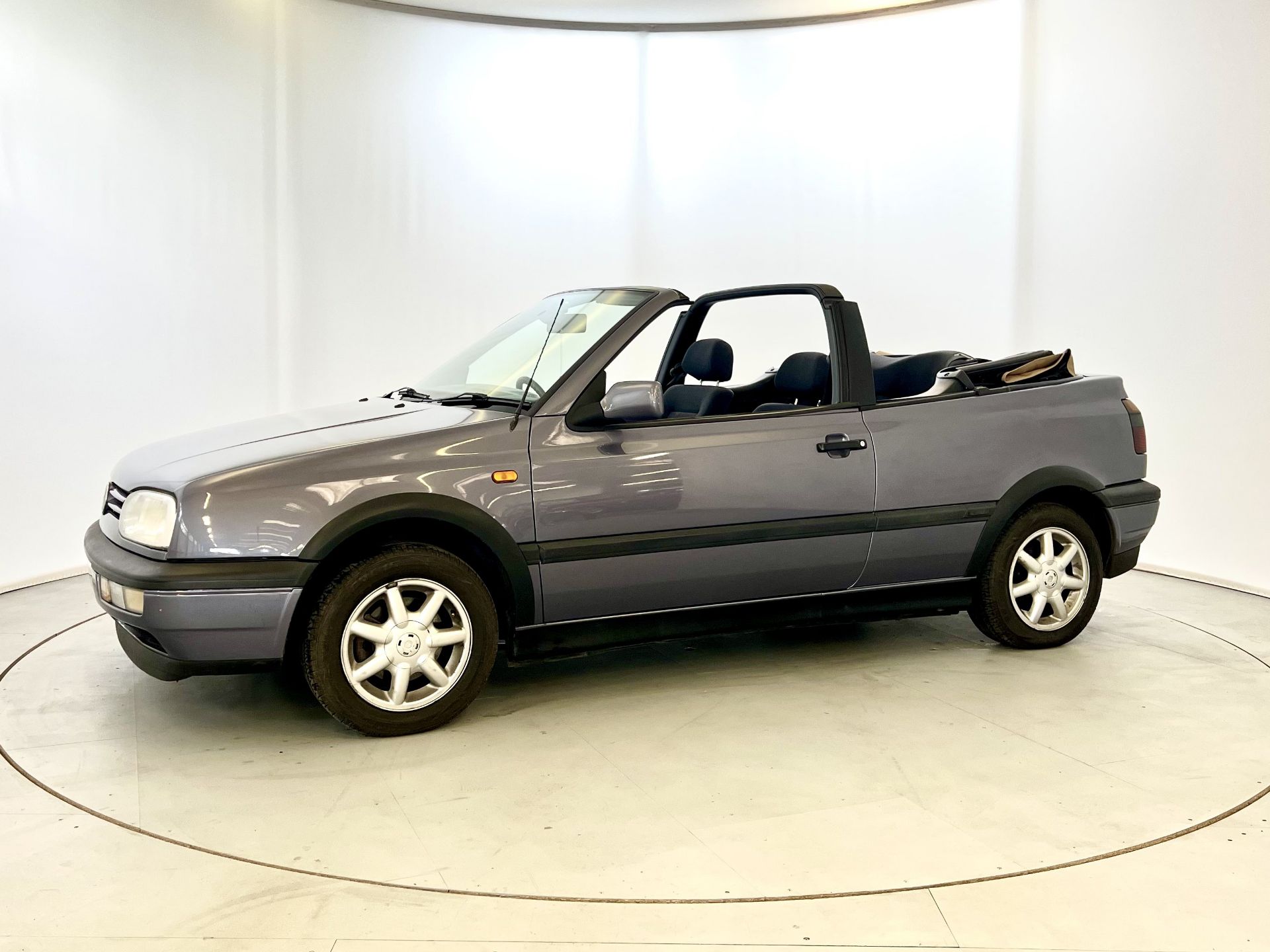 Volkswagen Golf Cabrio - Image 4 of 35