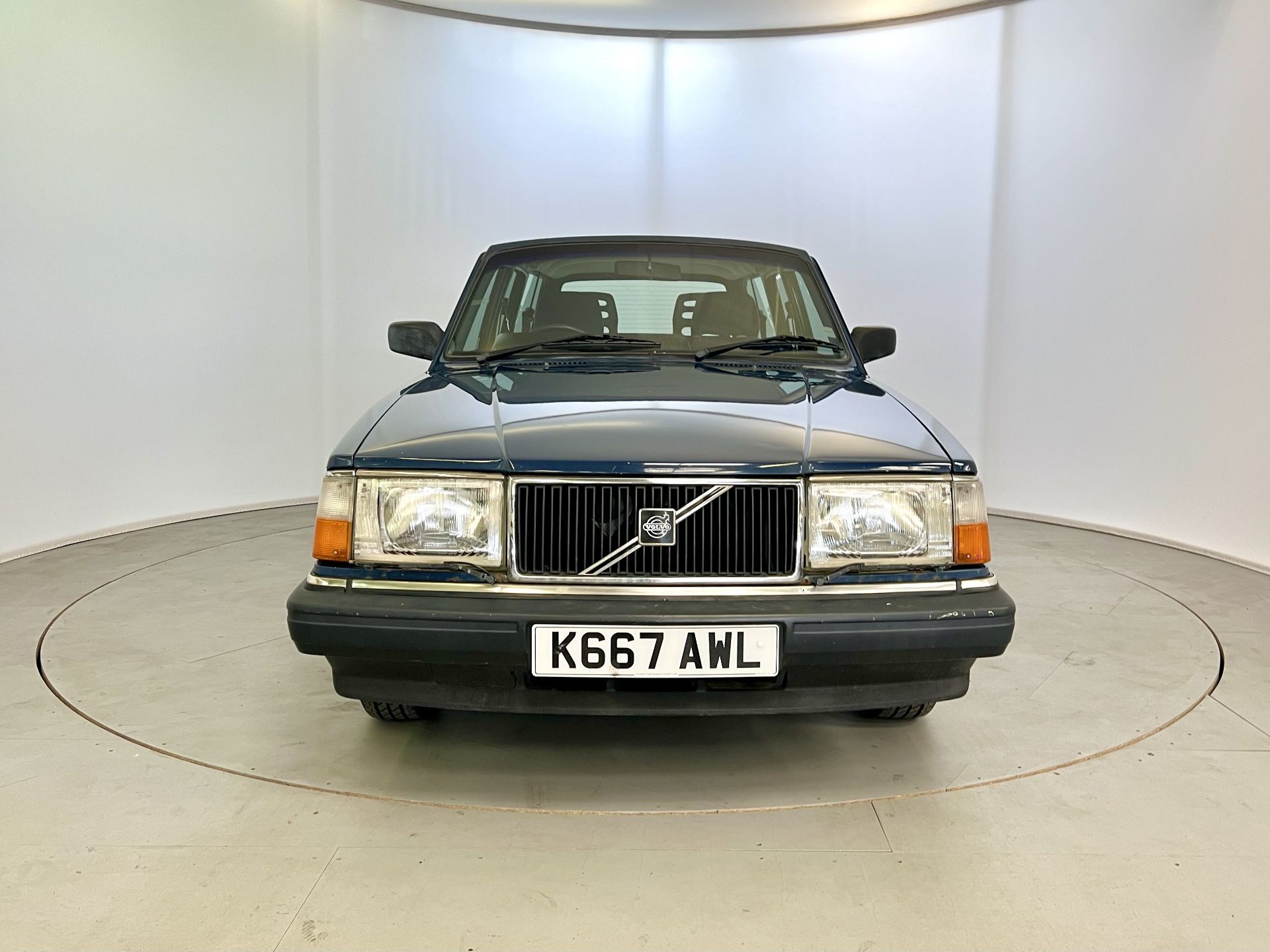 Volvo 240 - Image 2 of 33