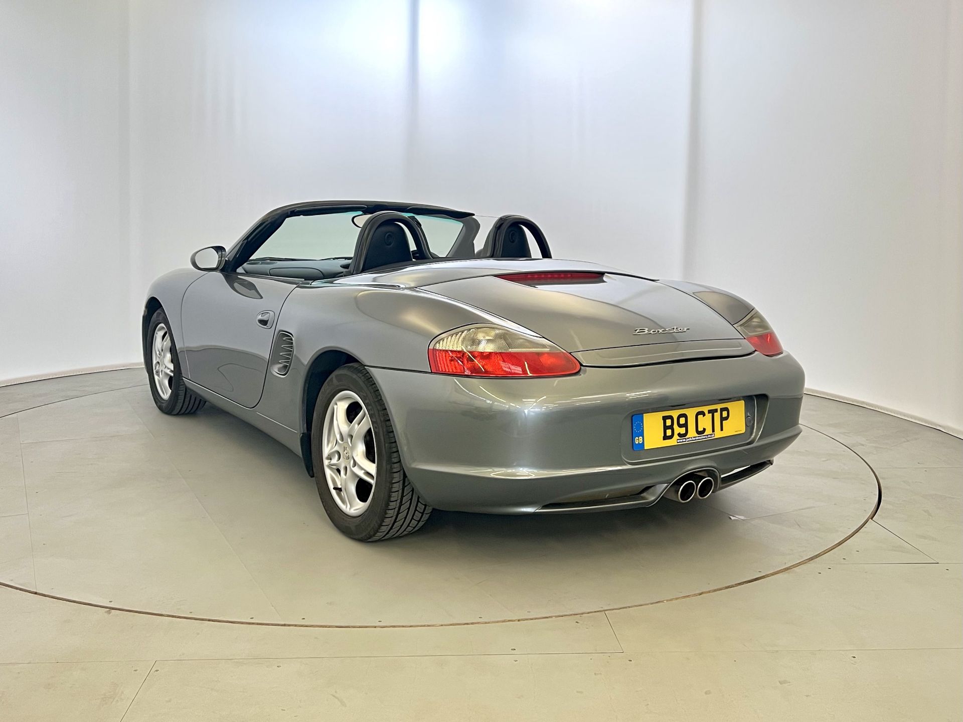 Porshe Boxster - Image 7 of 31