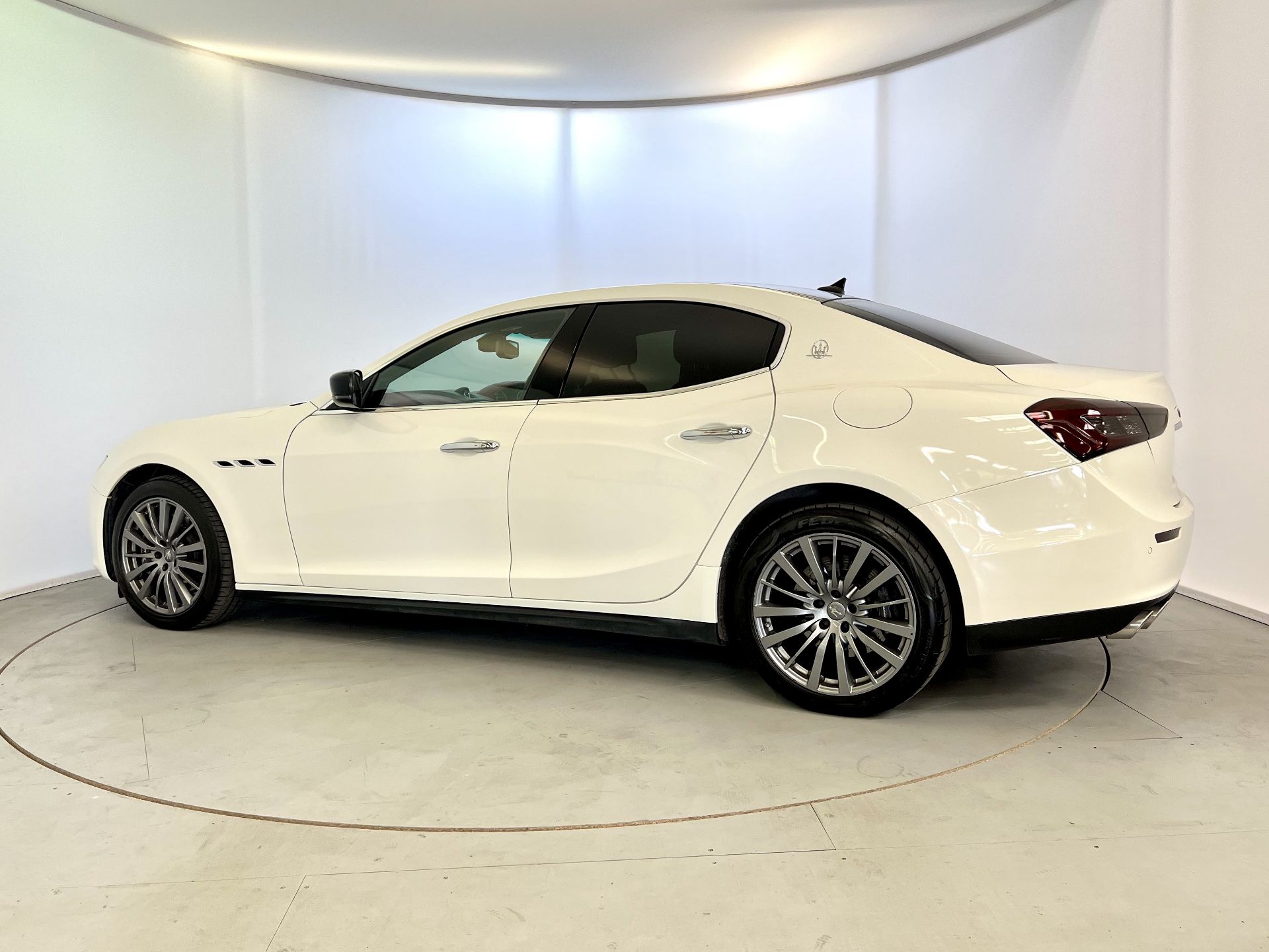 Maserati Ghibli - Image 6 of 34