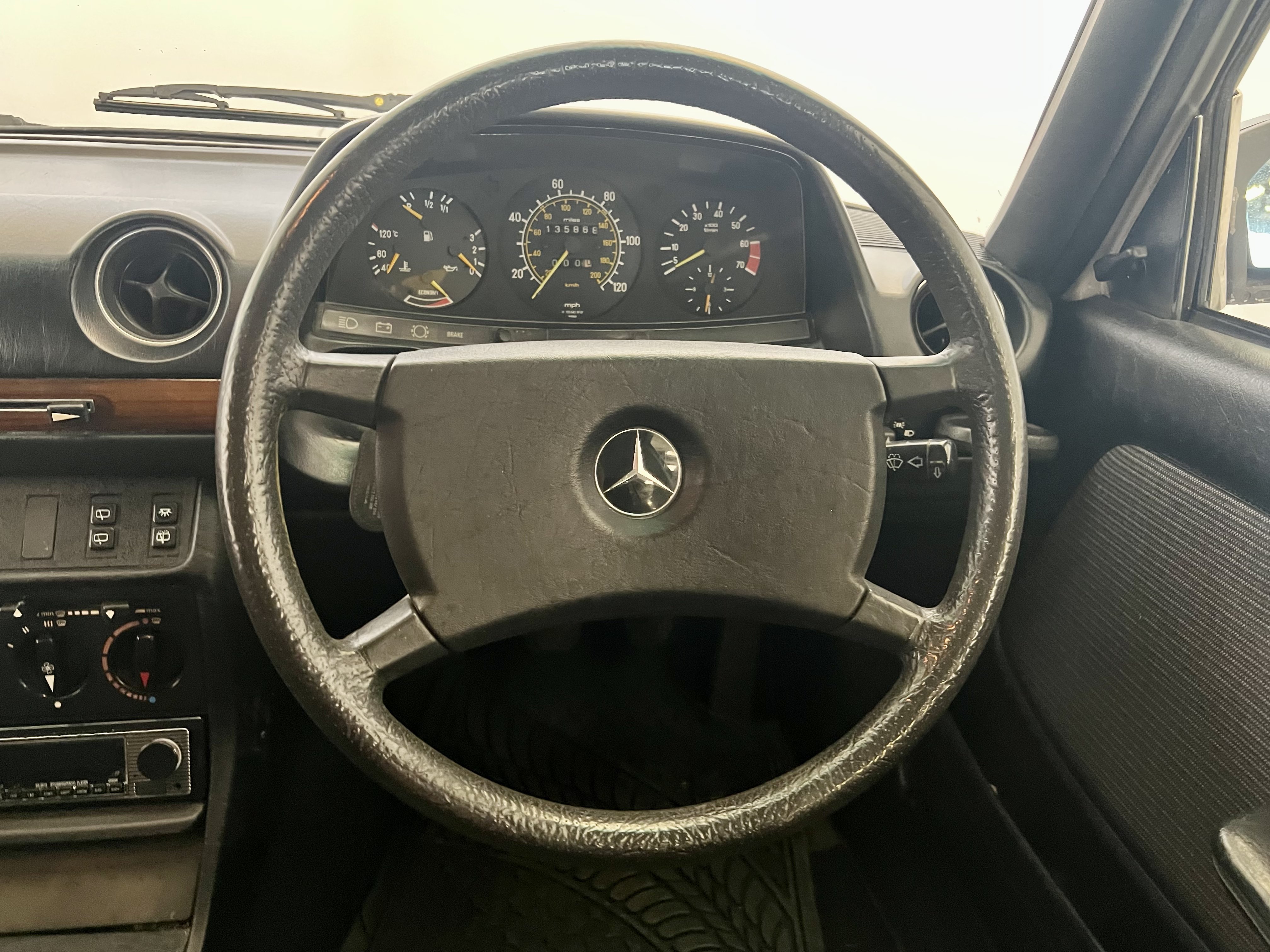 Mercedes-Benz 200T - Image 29 of 34