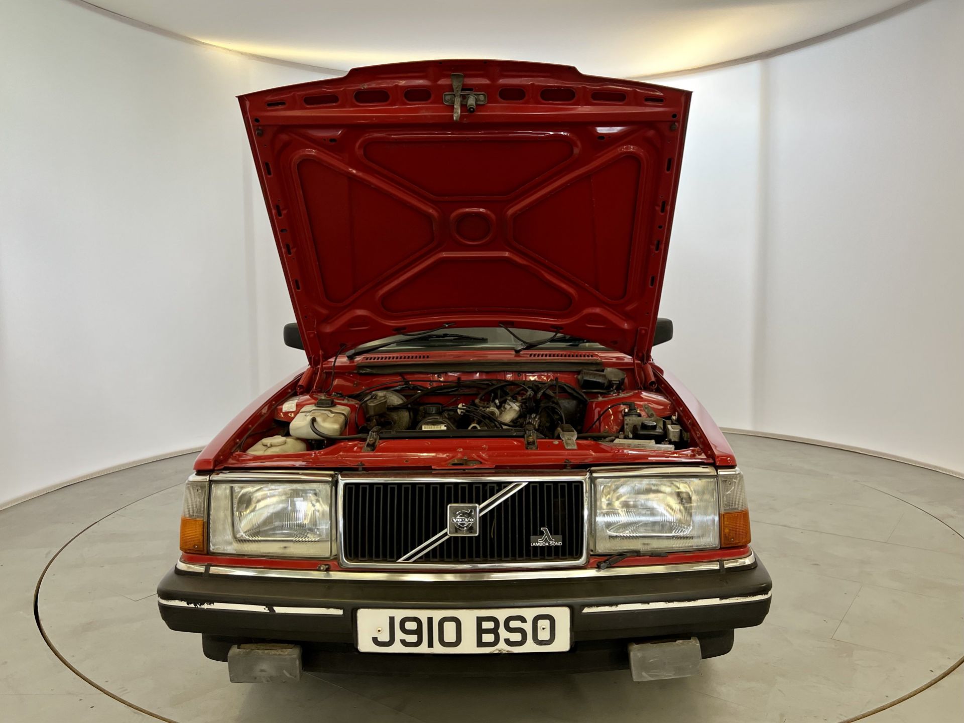 Volvo 240GL - Image 32 of 33