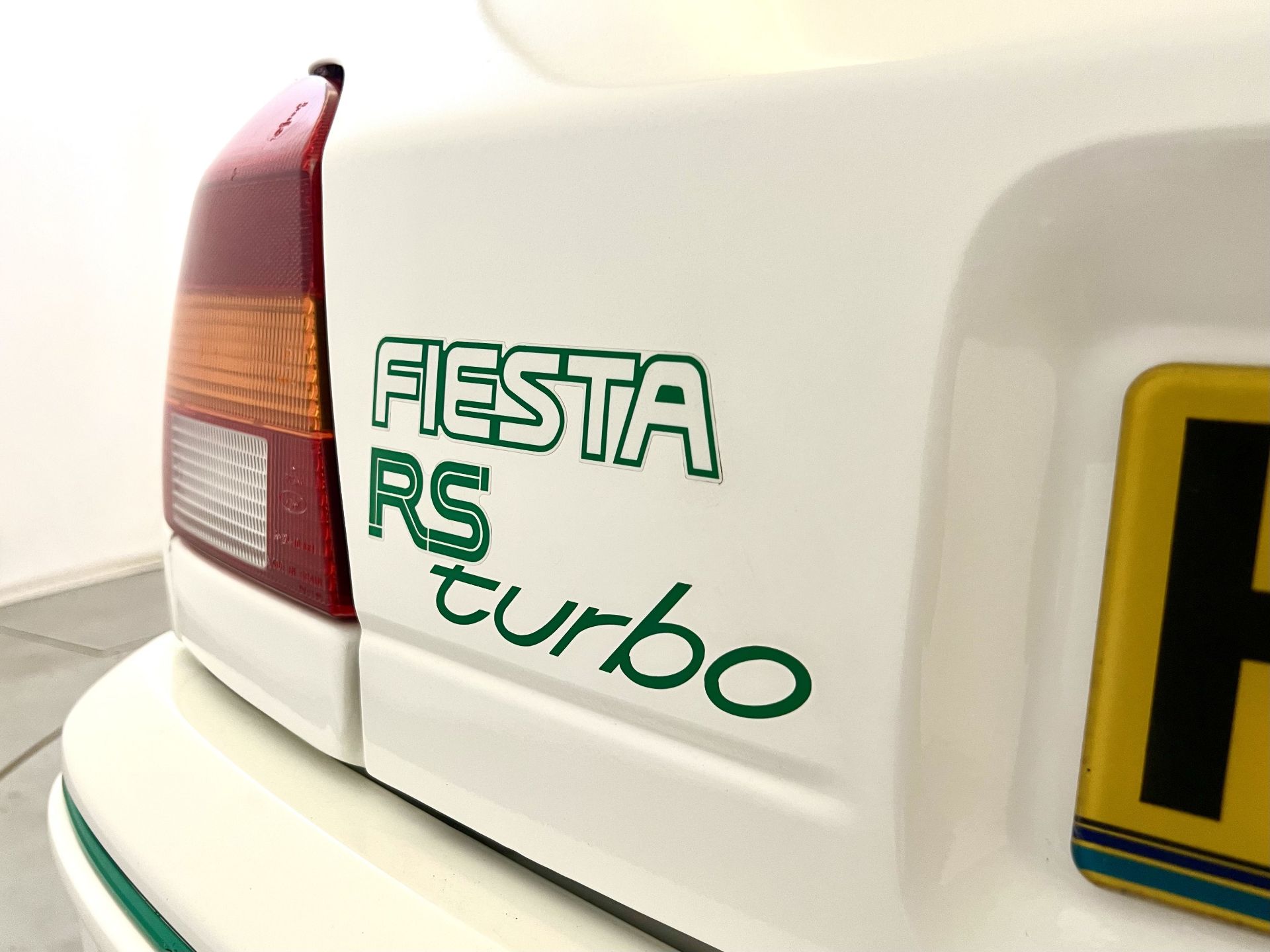 Ford Fiesta RS Turbo - Image 17 of 33