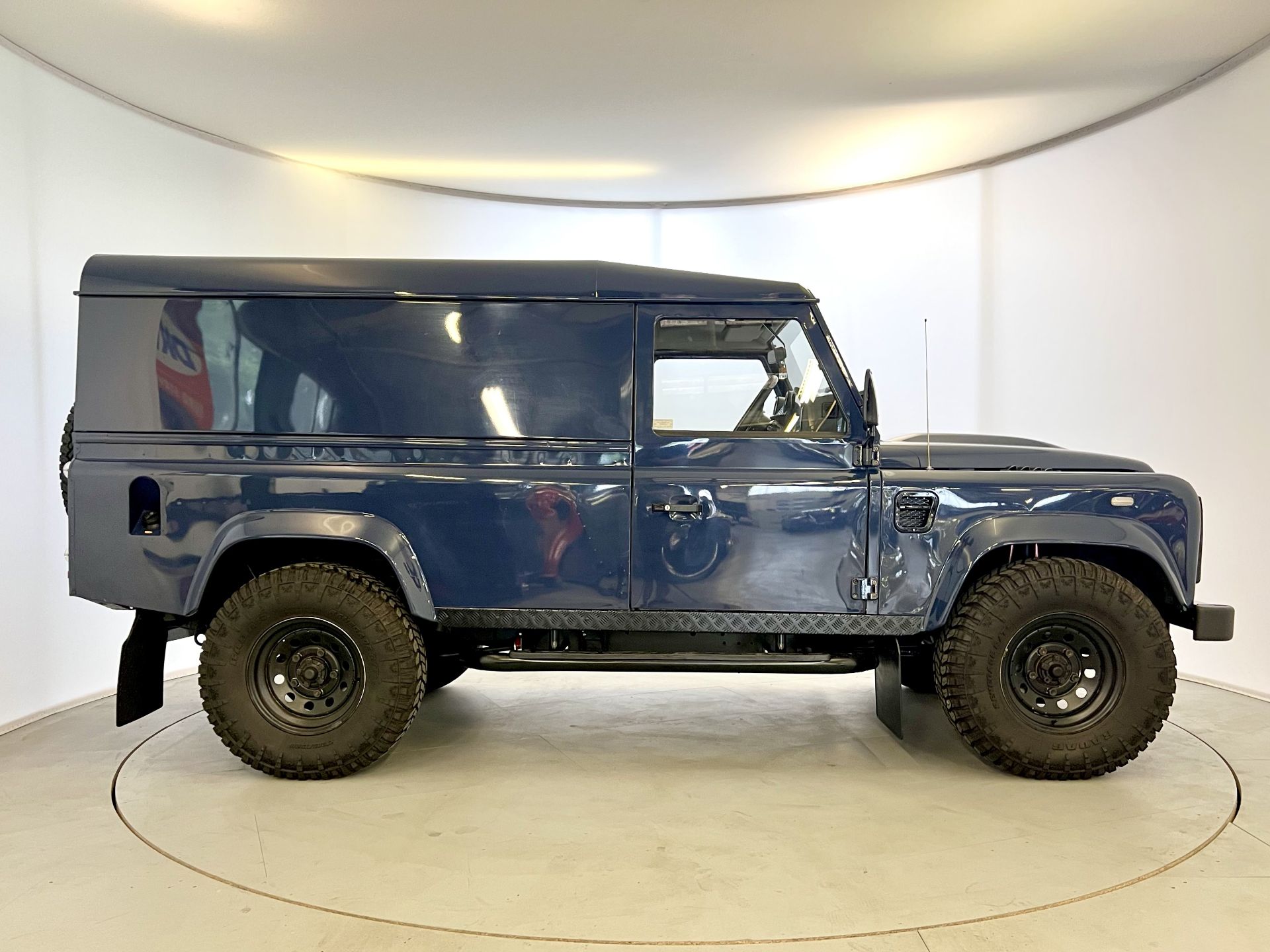 Land Rover Defender 110 TDCI - Image 11 of 31