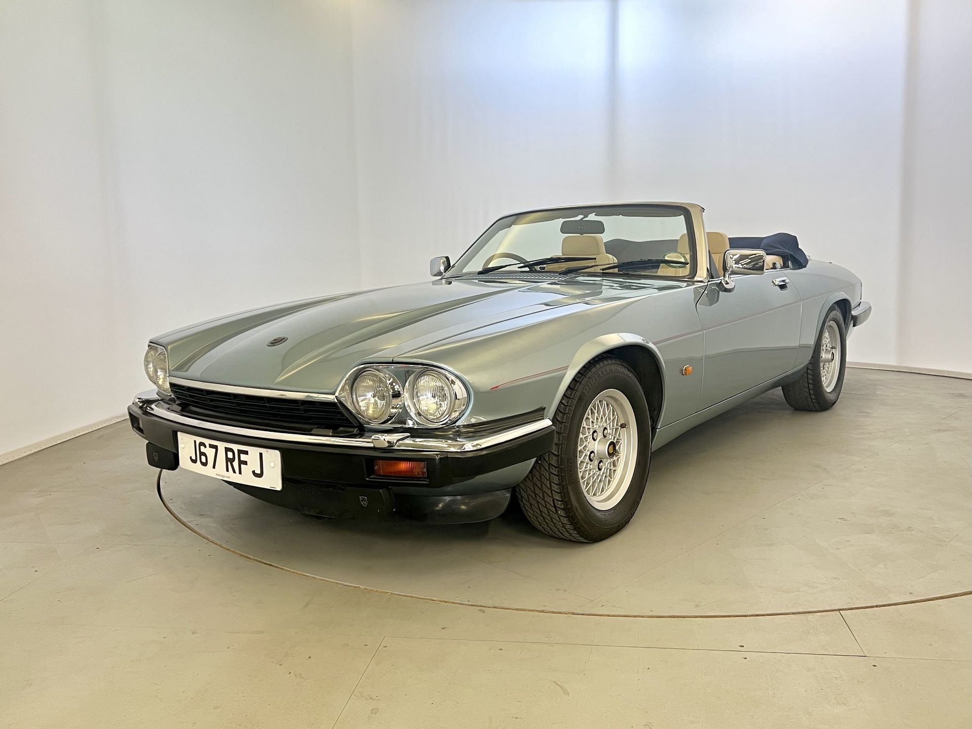 Jaguar XJS V12 Cabriolet - Image 3 of 33