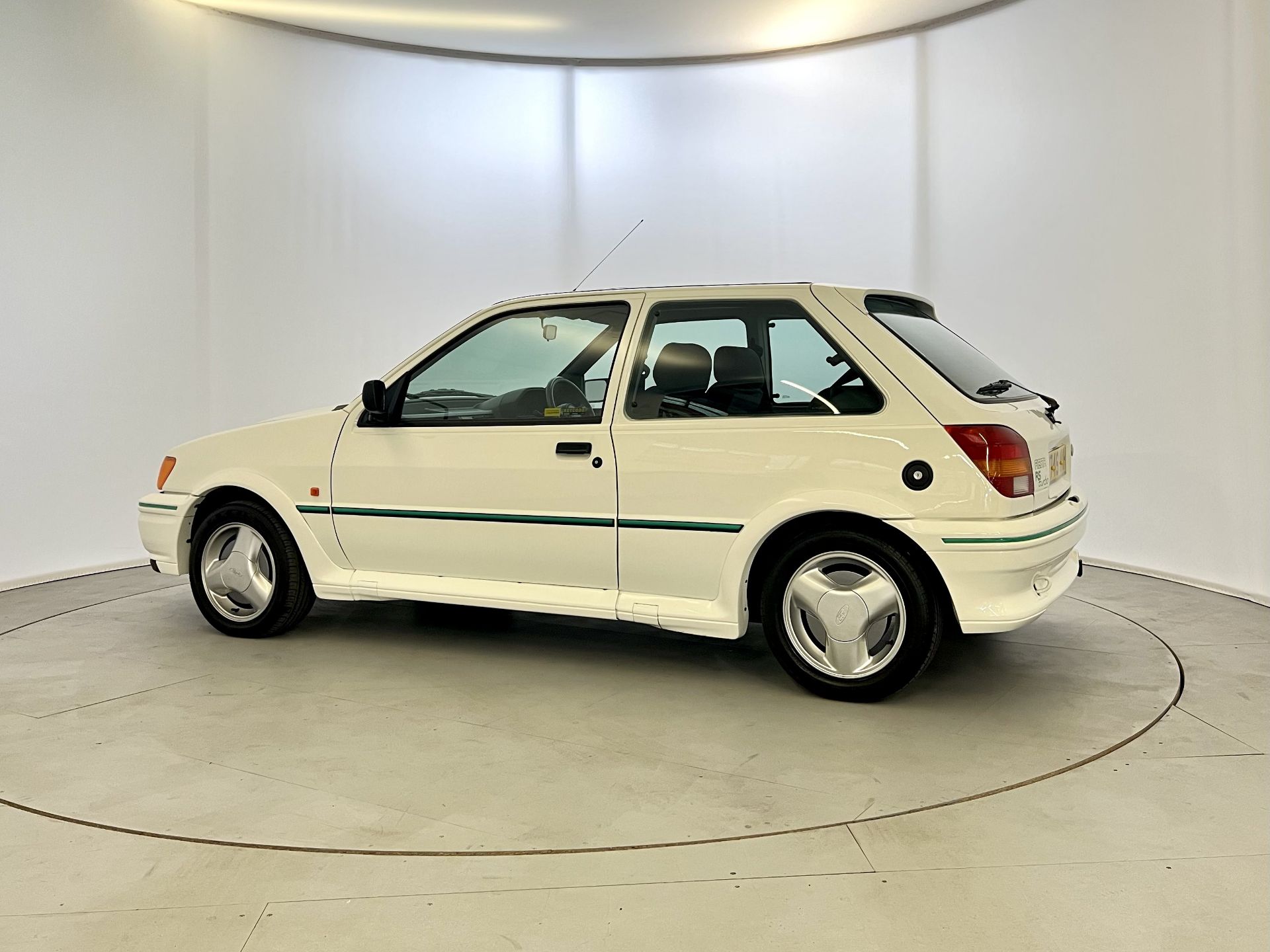 Ford Fiesta RS Turbo - Image 6 of 33