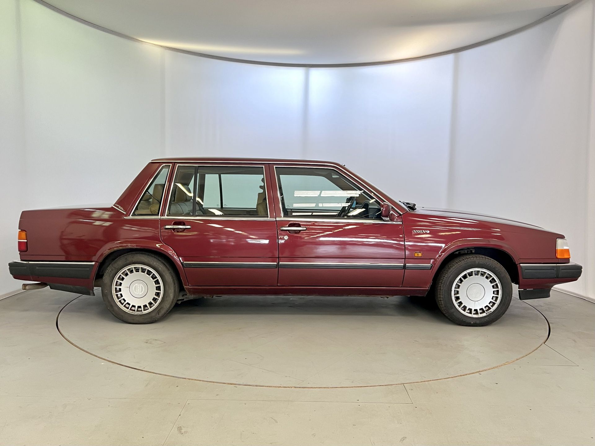 Volvo 760 - Image 11 of 32