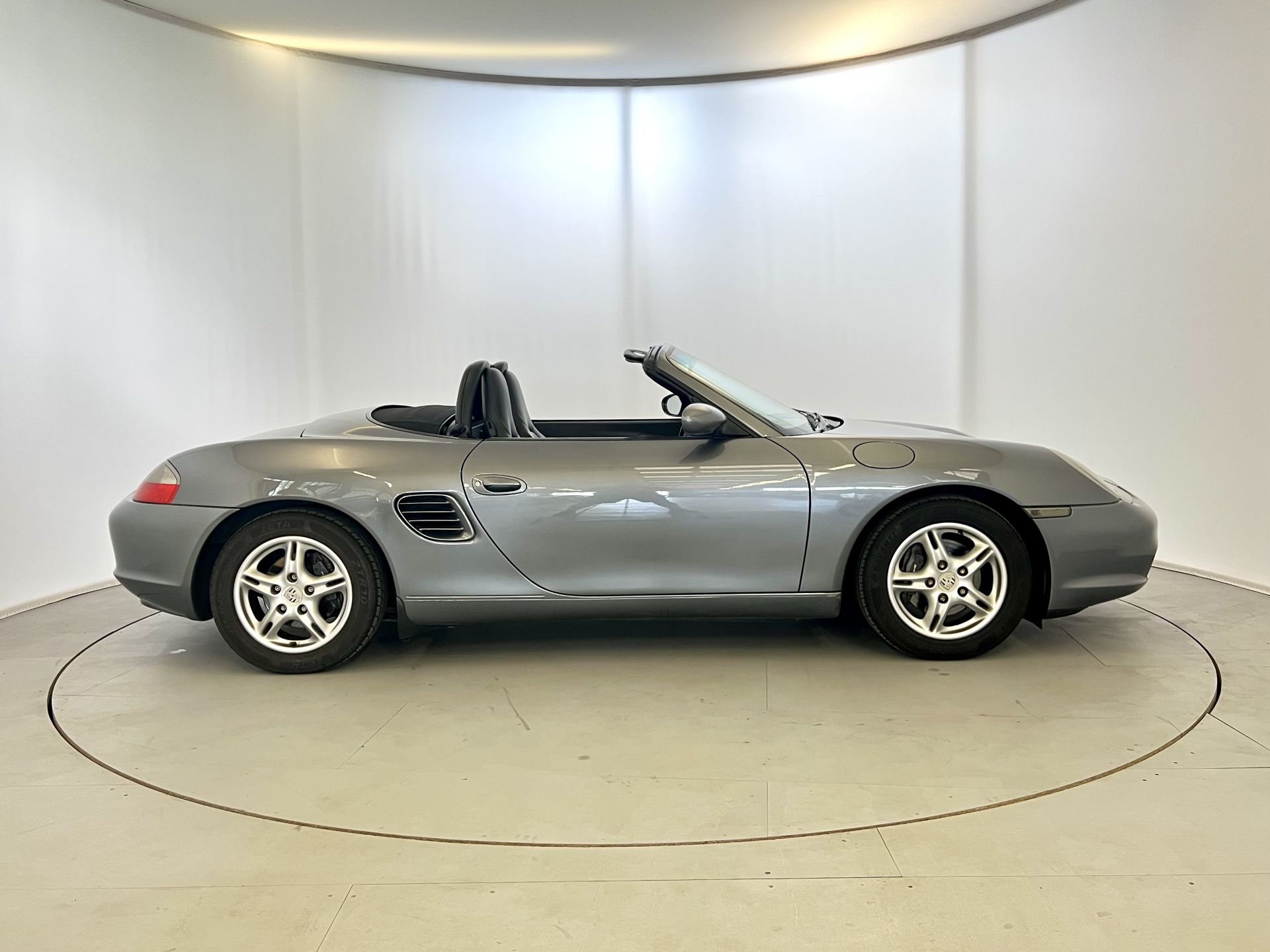 Porshe Boxster - Image 11 of 31