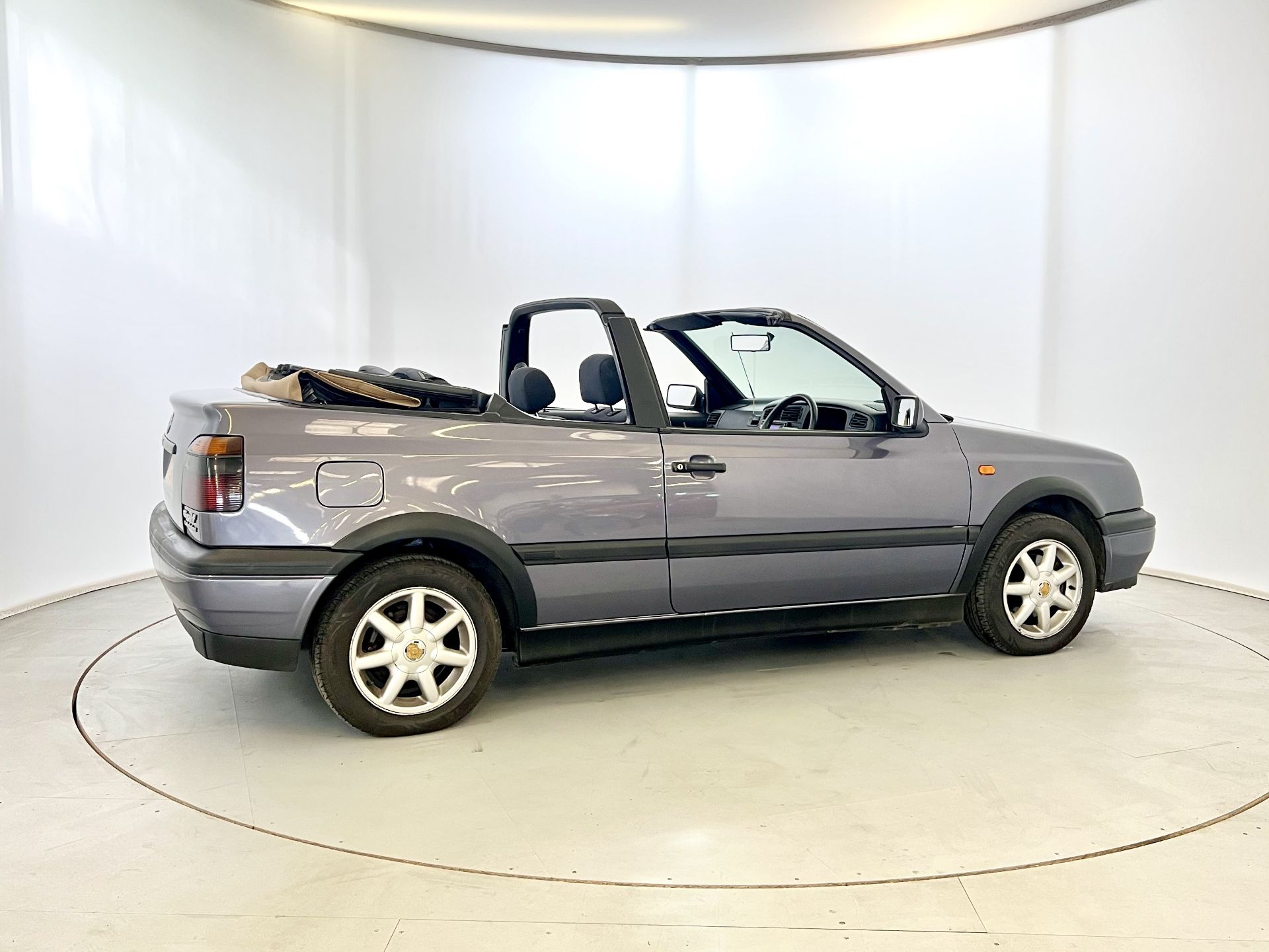 Volkswagen Golf Cabrio - Image 10 of 35