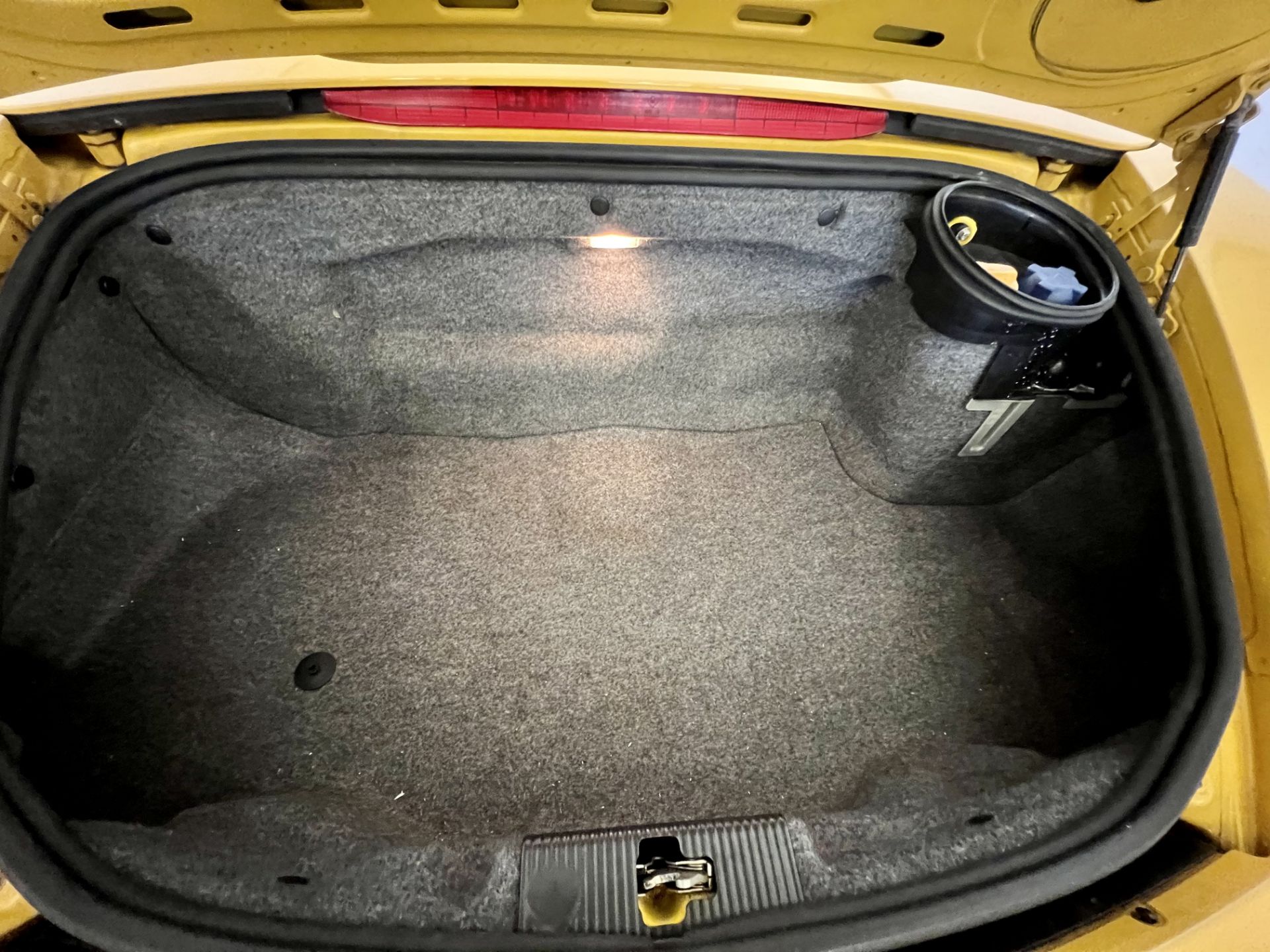 Porsche Boxster - Image 27 of 31