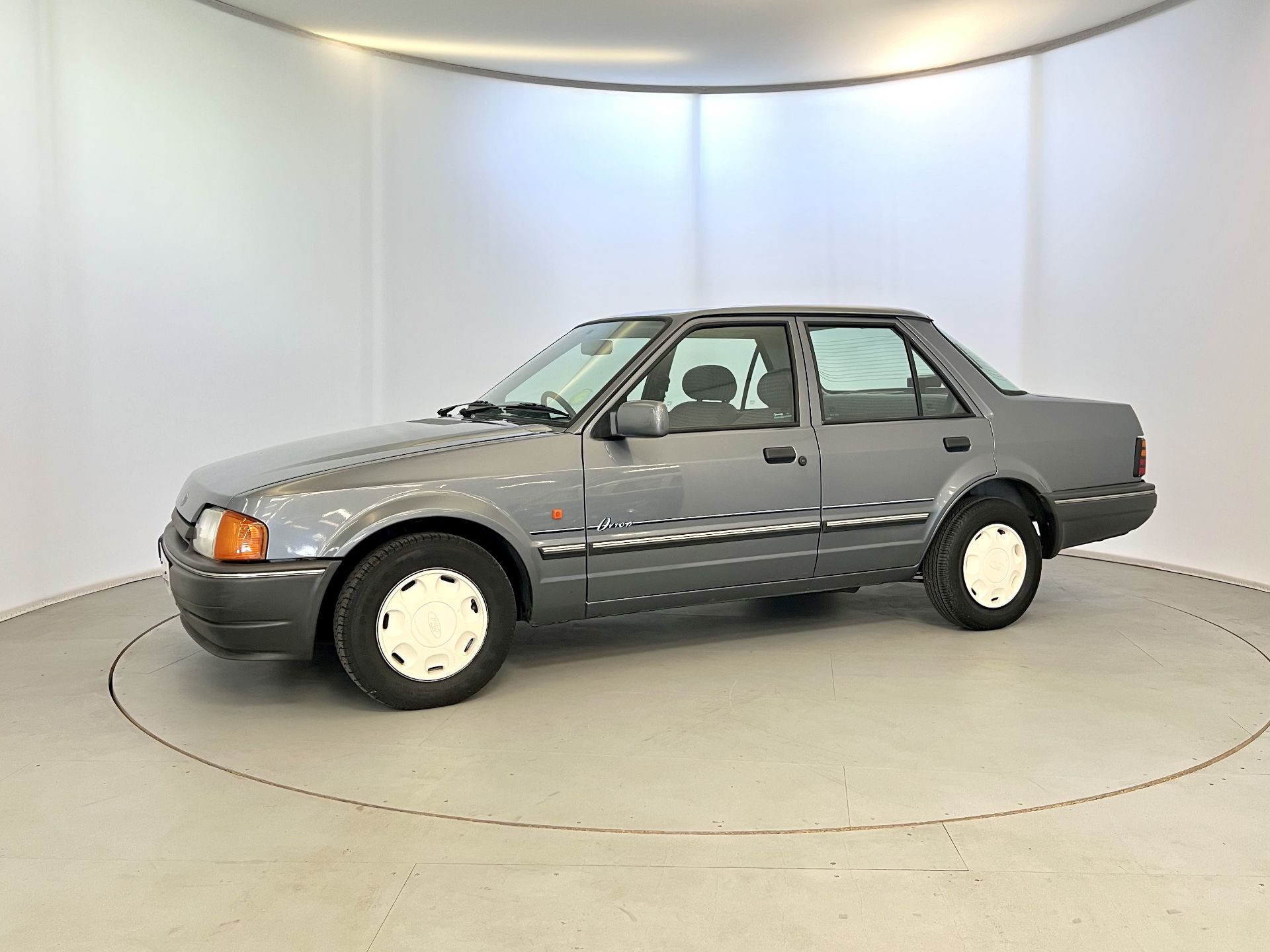 Ford Orion DX - Image 4 of 34