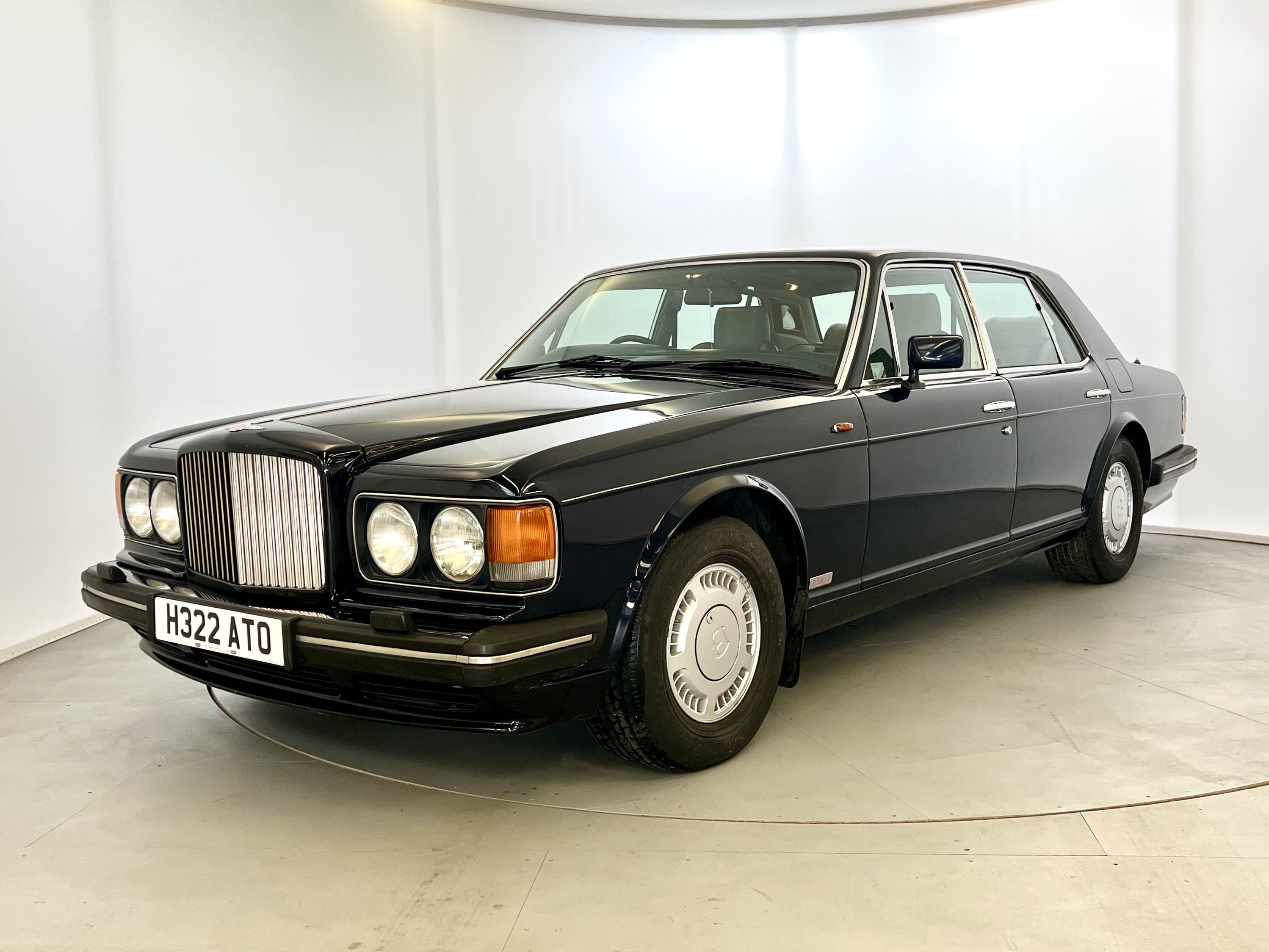 Bentley Turbo R - Image 3 of 43