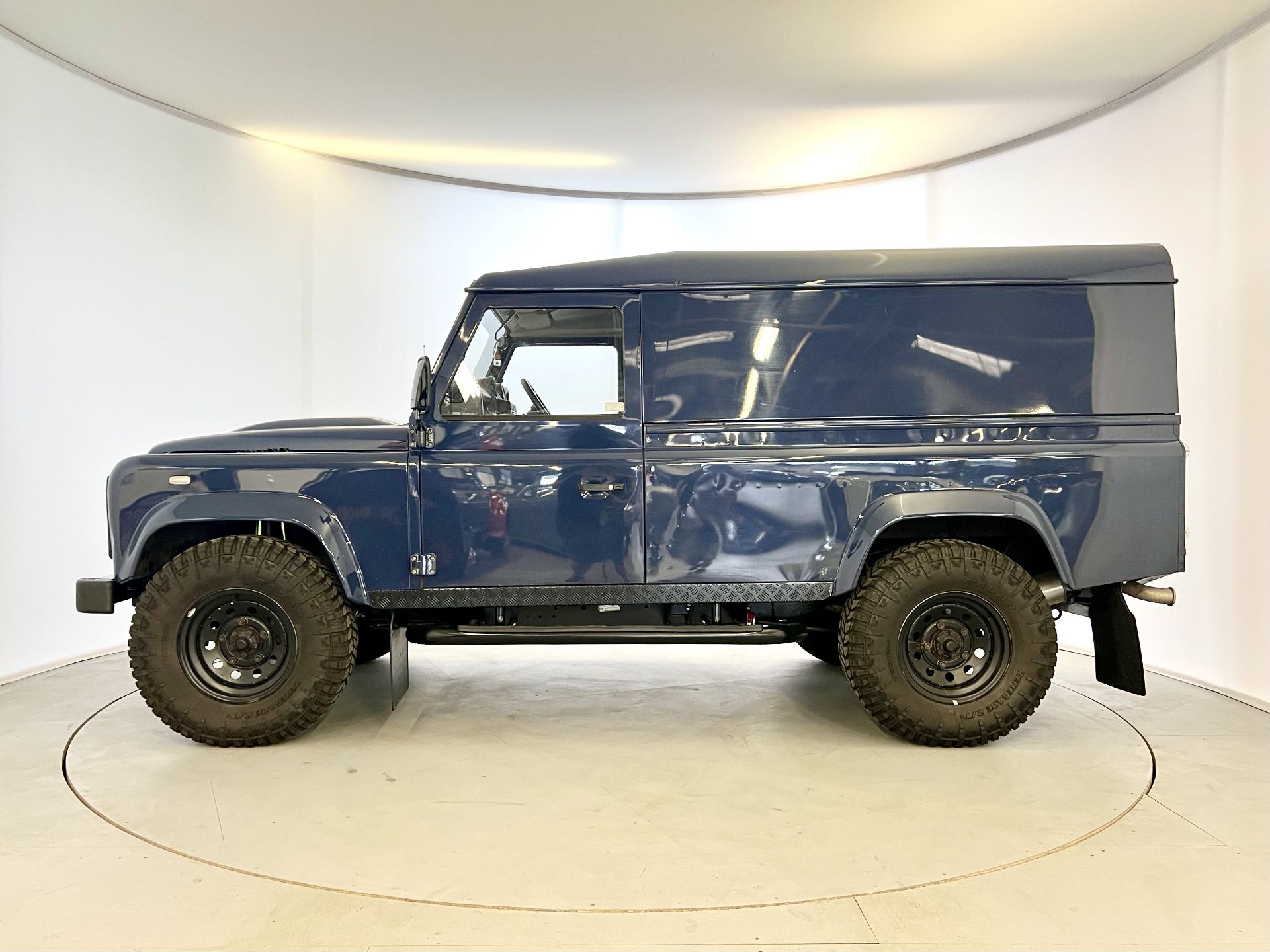 Land Rover Defender 110 TDCI - Image 5 of 31