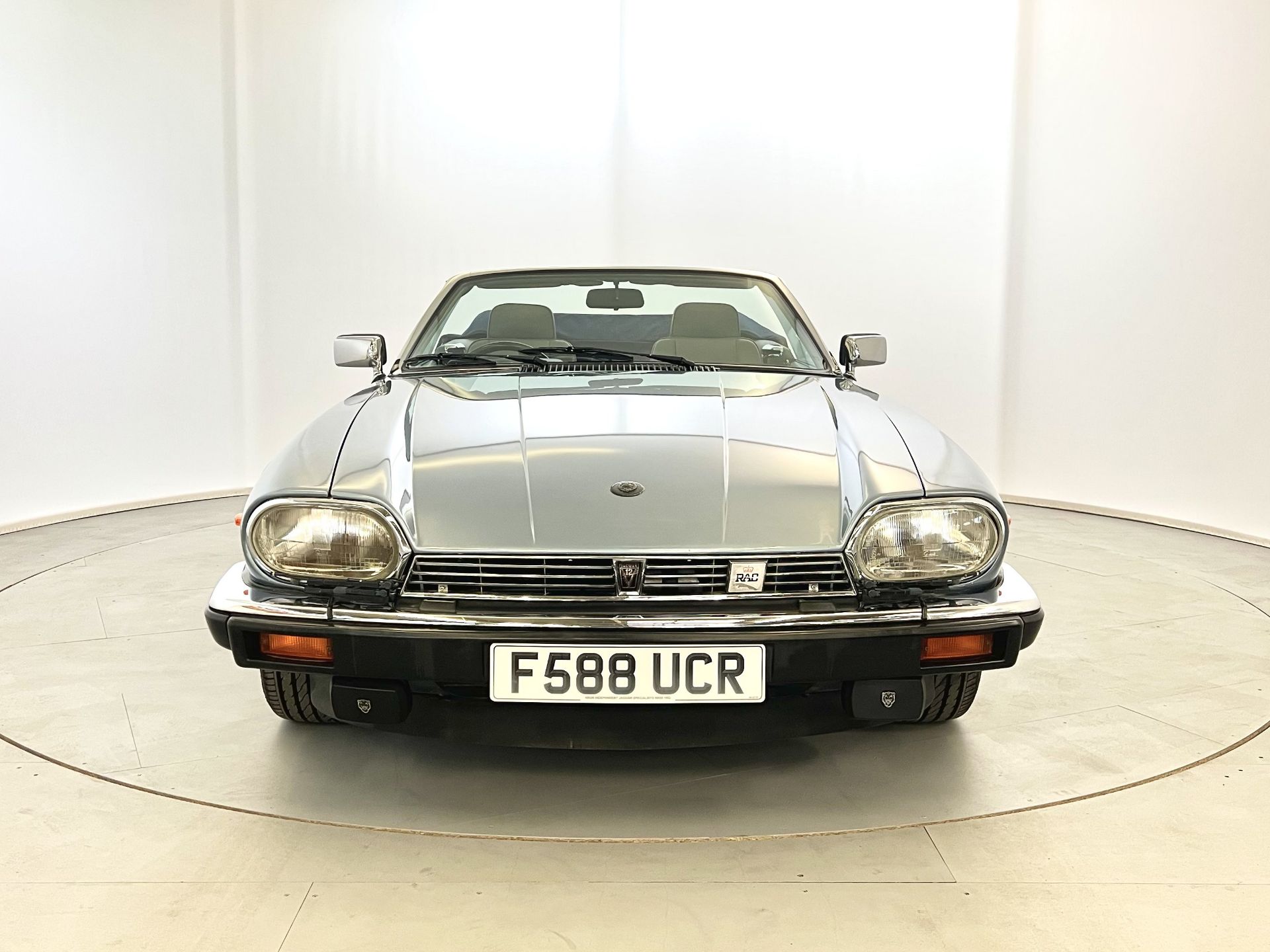 Jaguar XJS V12 - Image 2 of 39