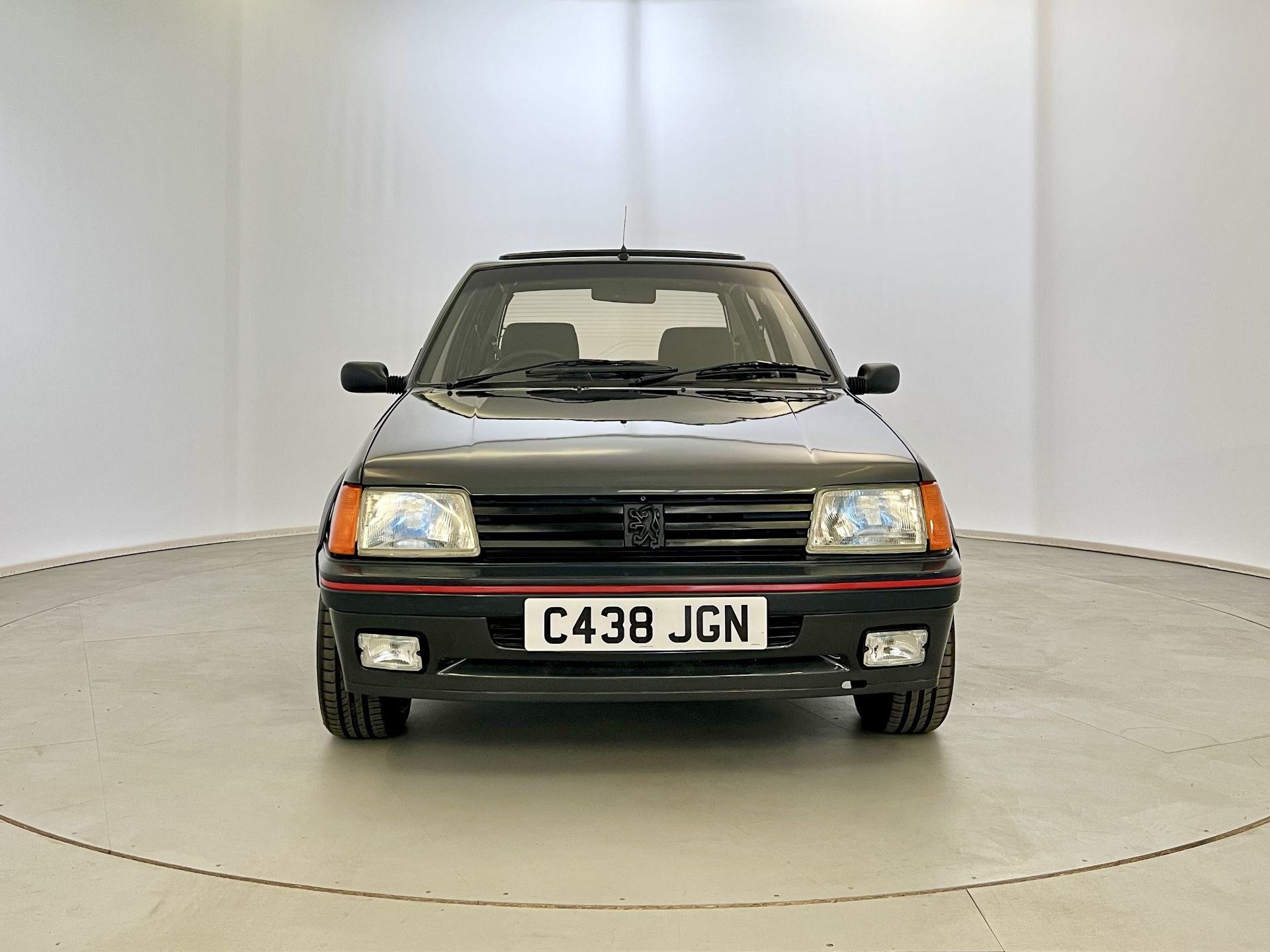 Peugeot 205 GTI - Image 2 of 31