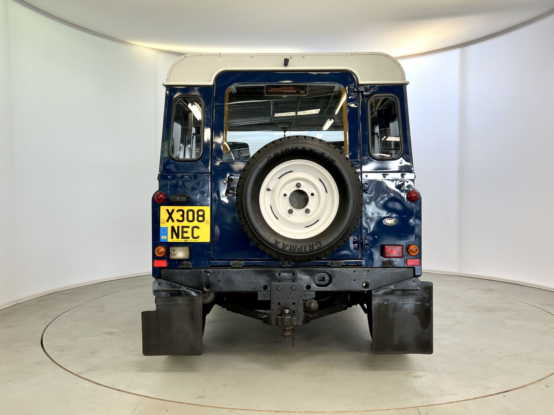 Land Rover Defender 90 - Image 8 of 31