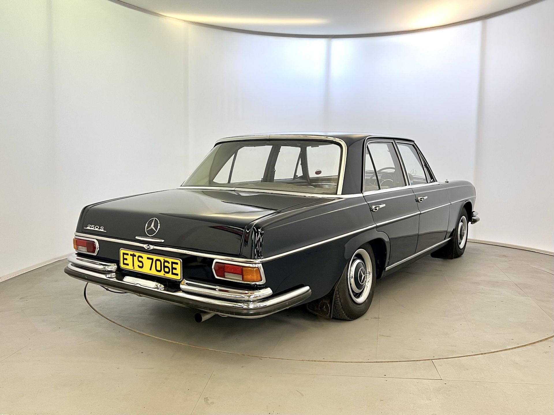 Mercedes-Benz 250s - Image 9 of 29