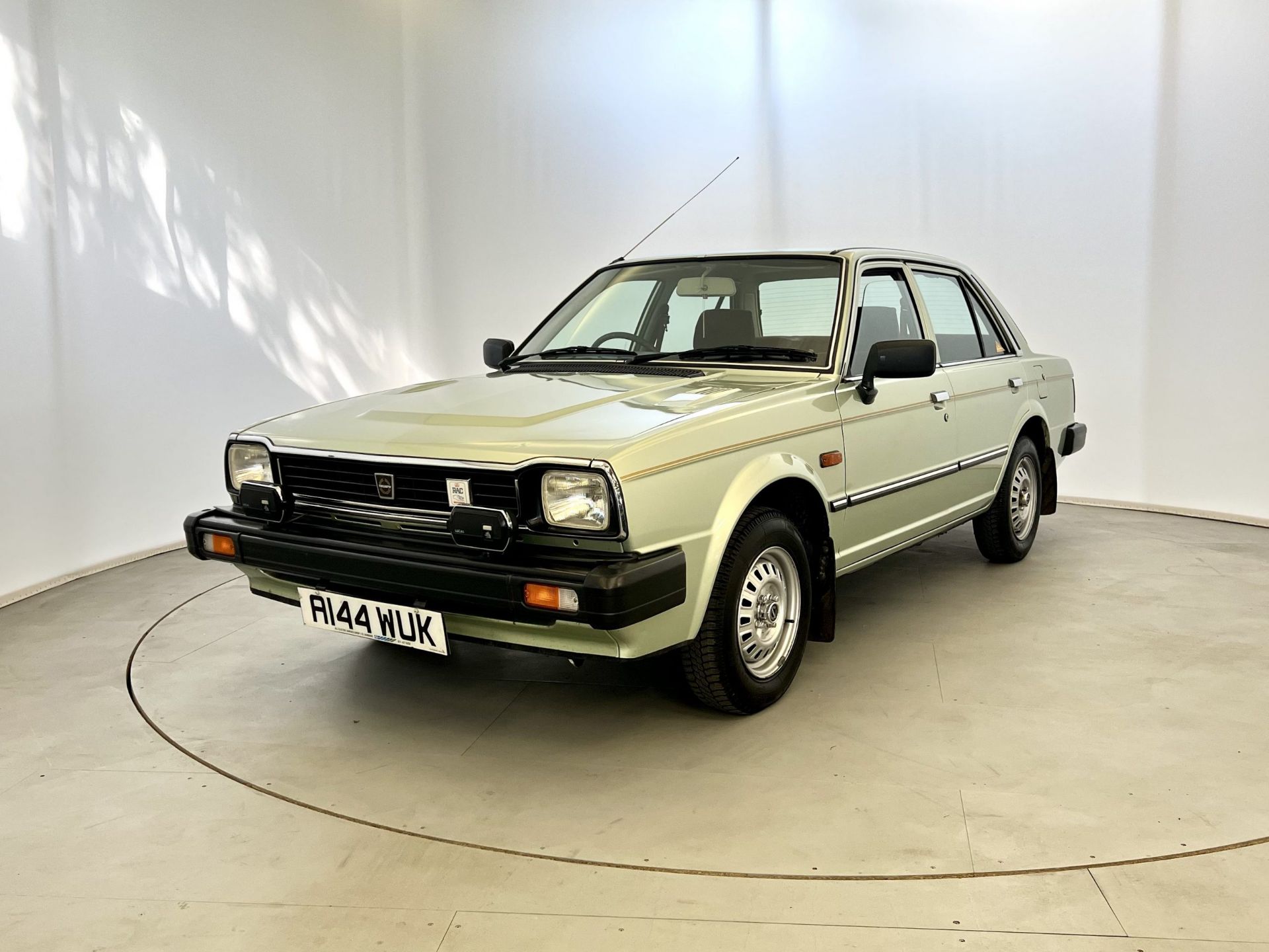 Triumph Acclaim - Image 3 of 34