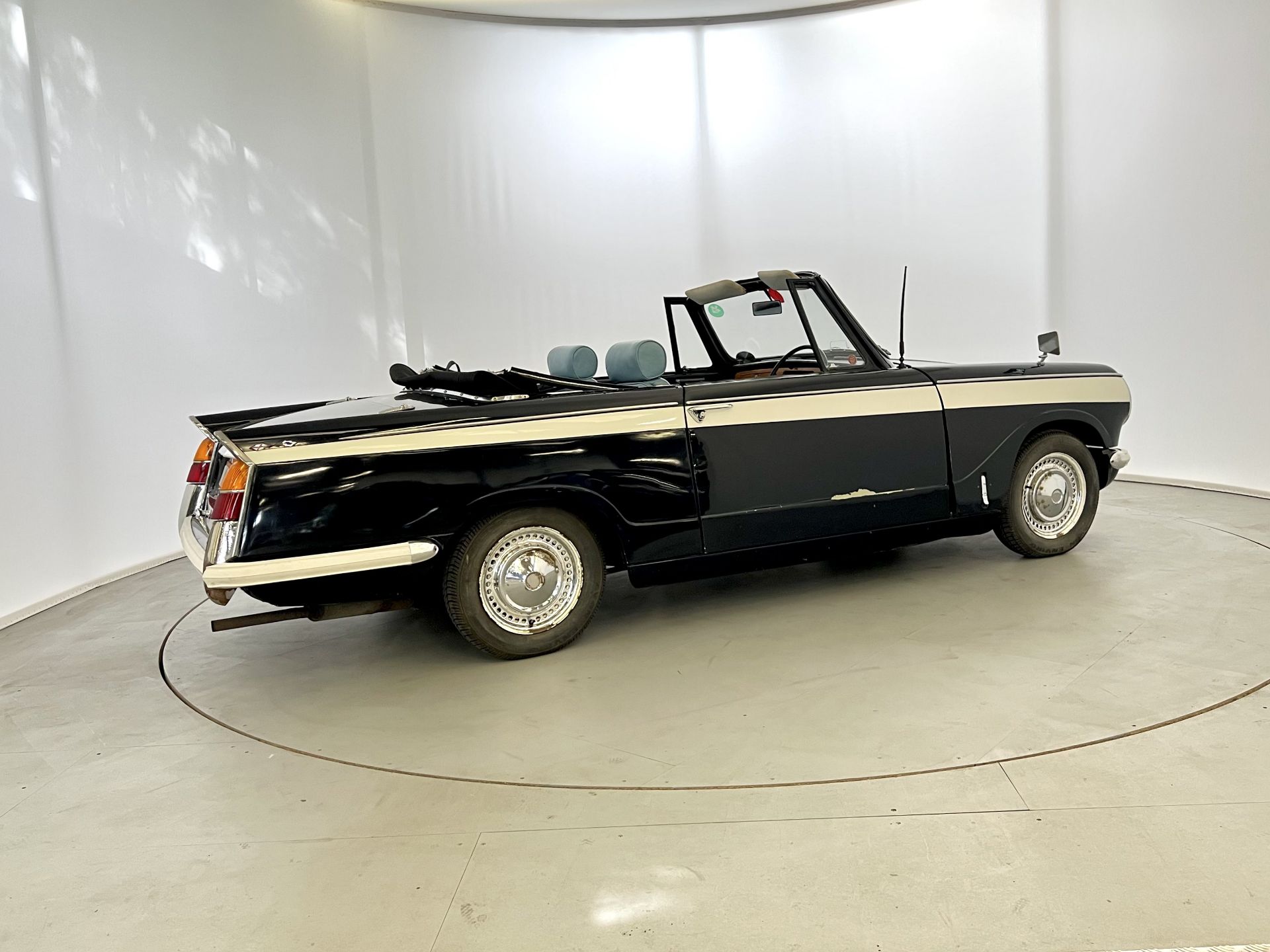 Triumph Herald - Image 10 of 31