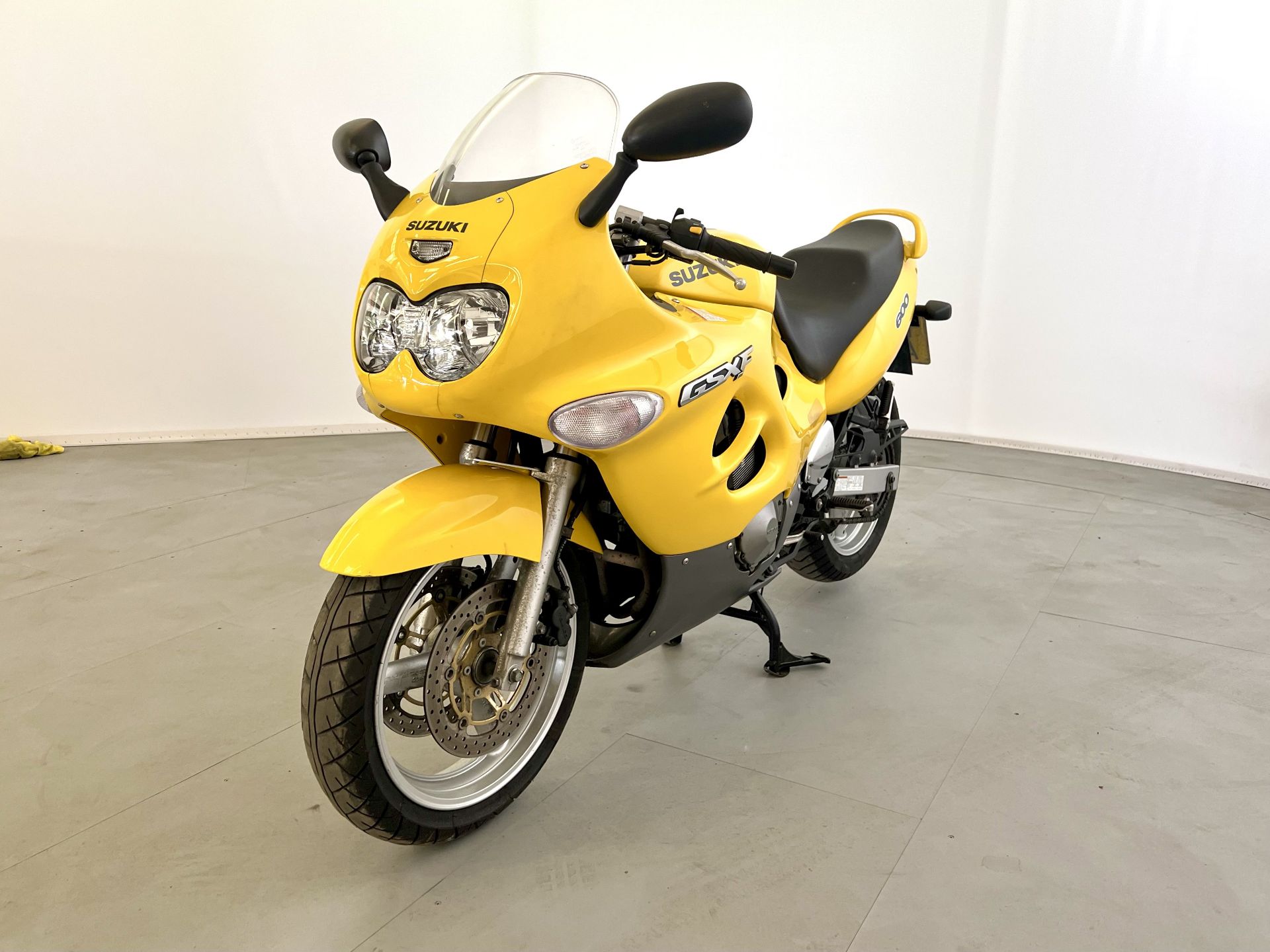 Suzuki GSX 600FX - Image 3 of 21