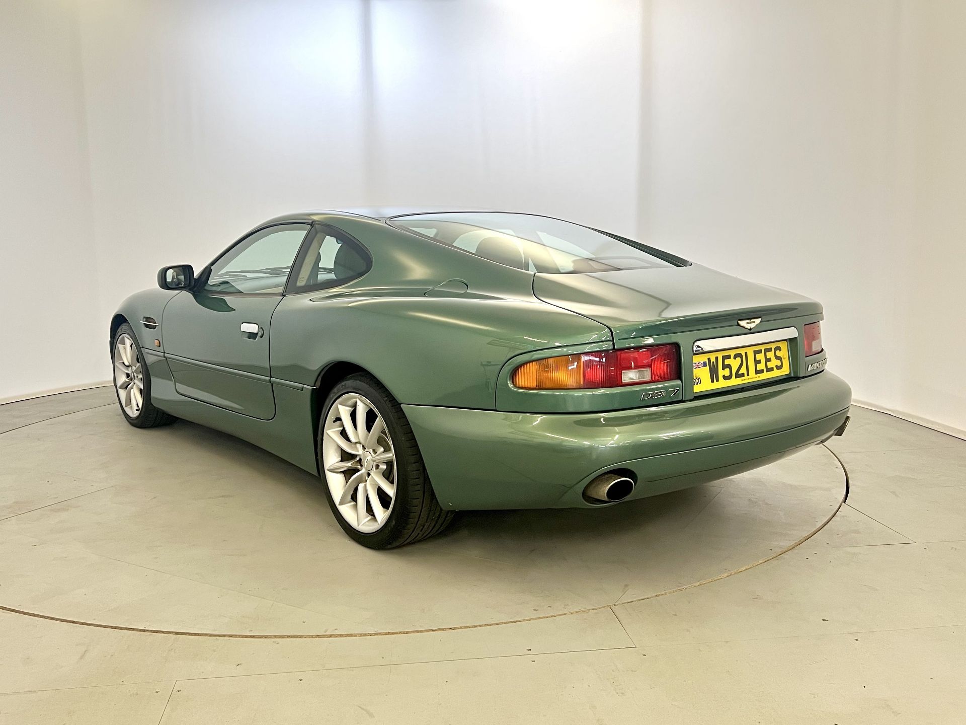 Aston Martin DB7 Vantage - Image 7 of 30