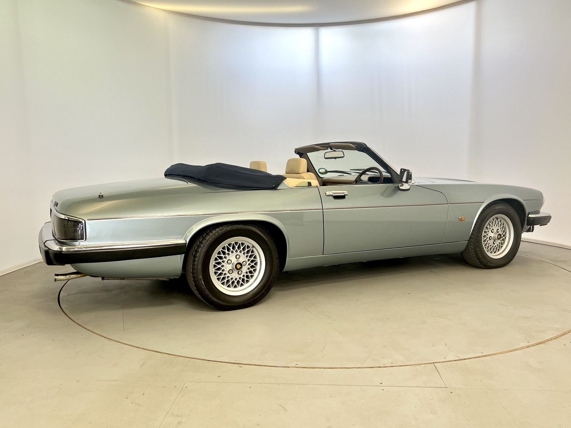 Jaguar XJS V12 Cabriolet - Image 10 of 33