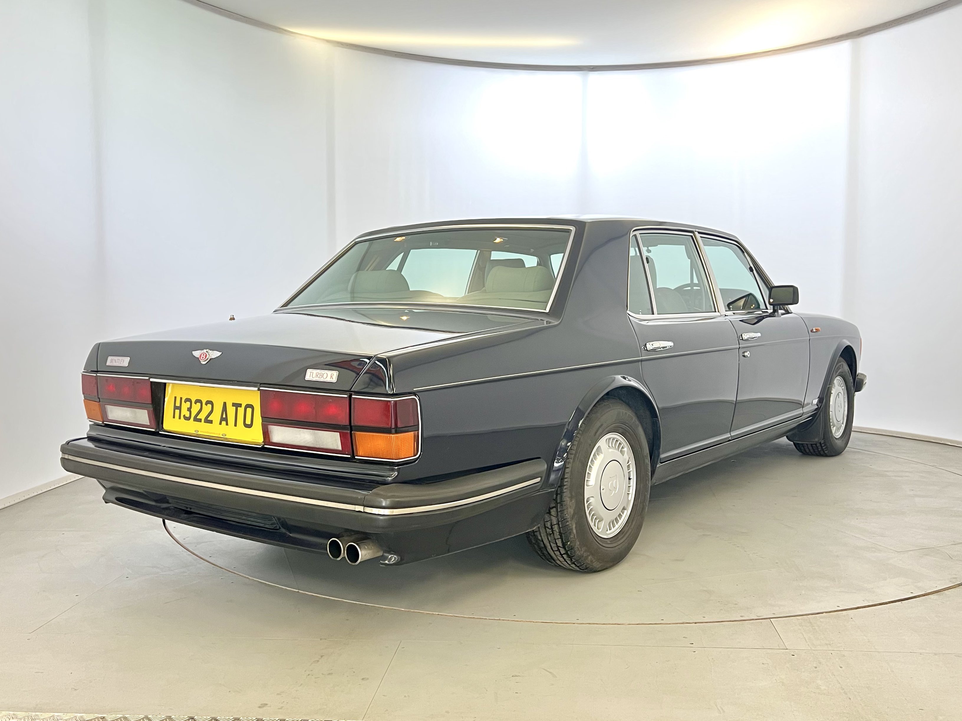 Bentley Turbo R - Image 9 of 43