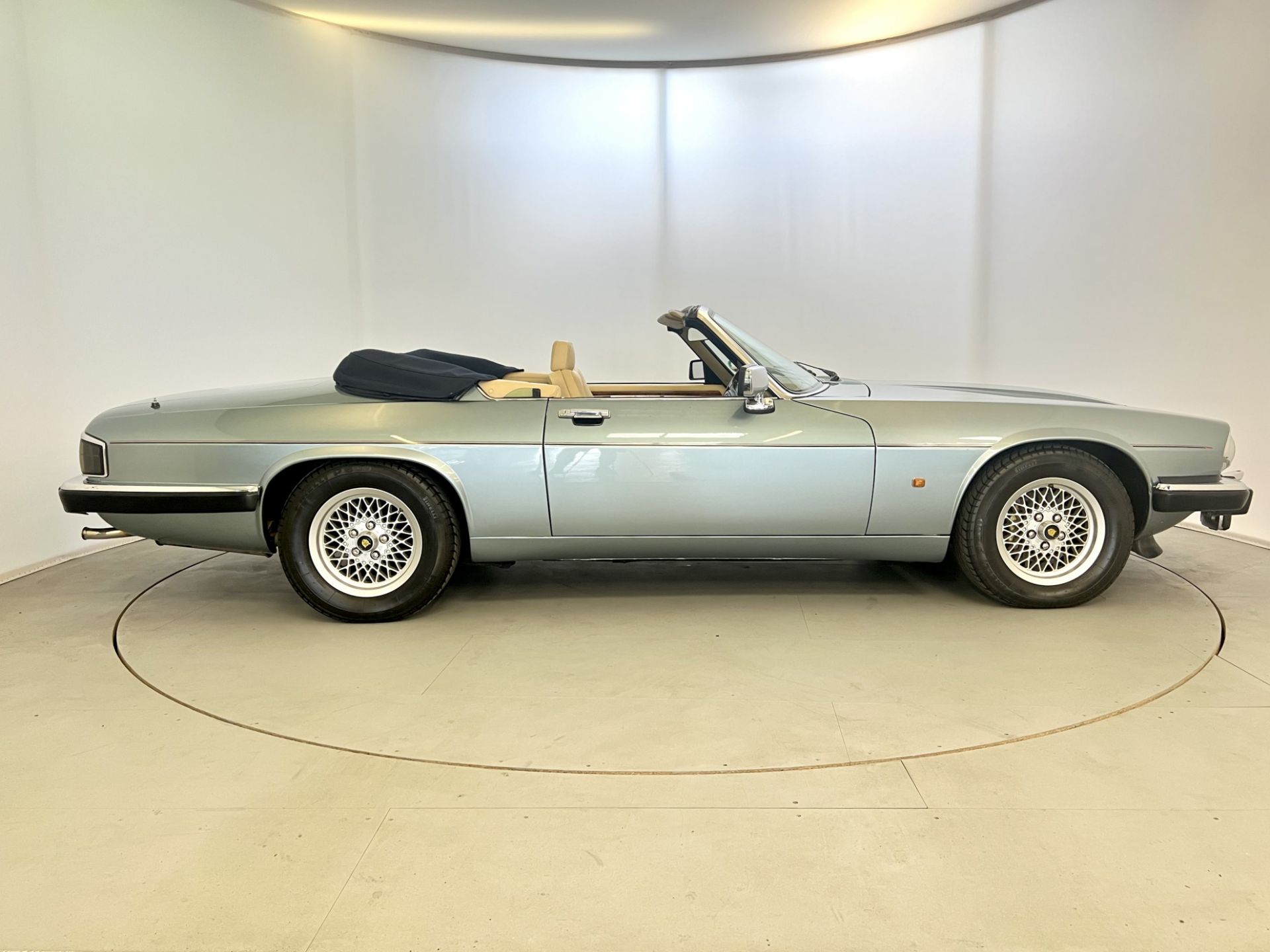 Jaguar XJS V12 Cabriolet - Image 11 of 33