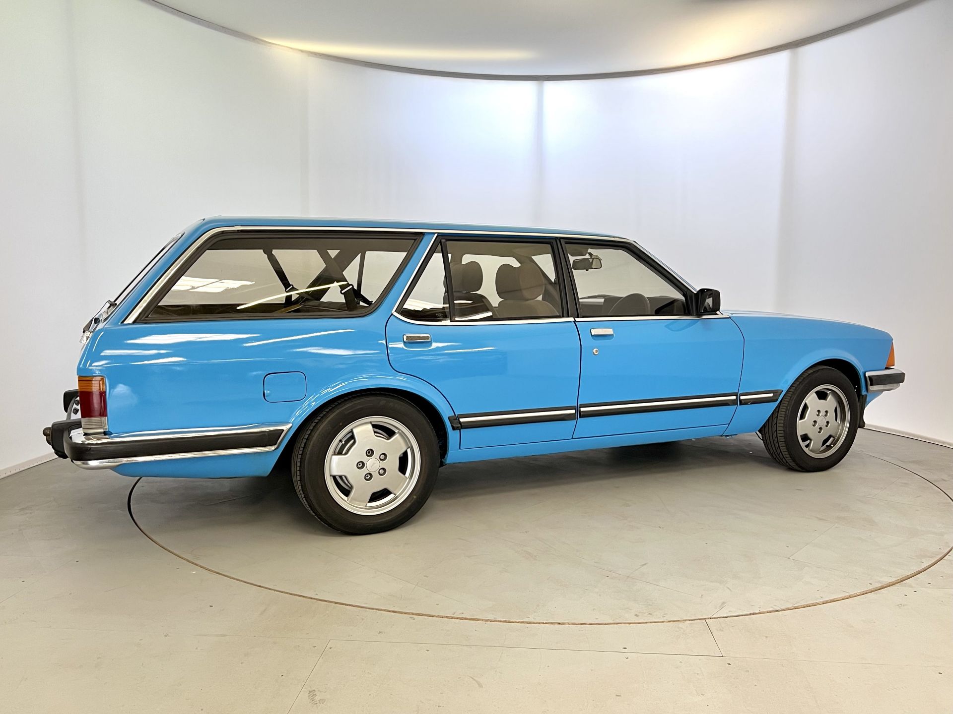 Ford Granada - Image 10 of 36