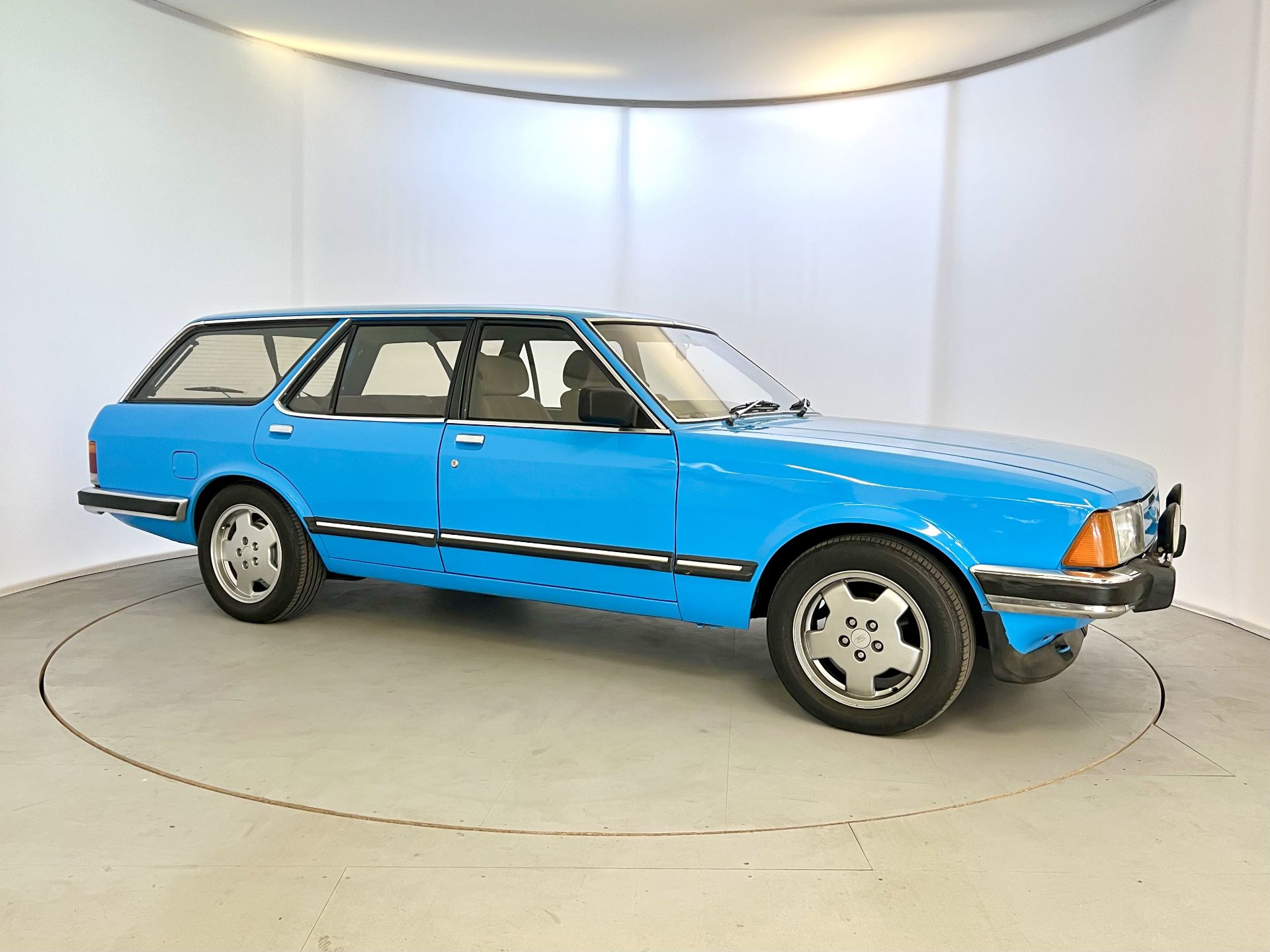 Ford Granada - Image 12 of 36