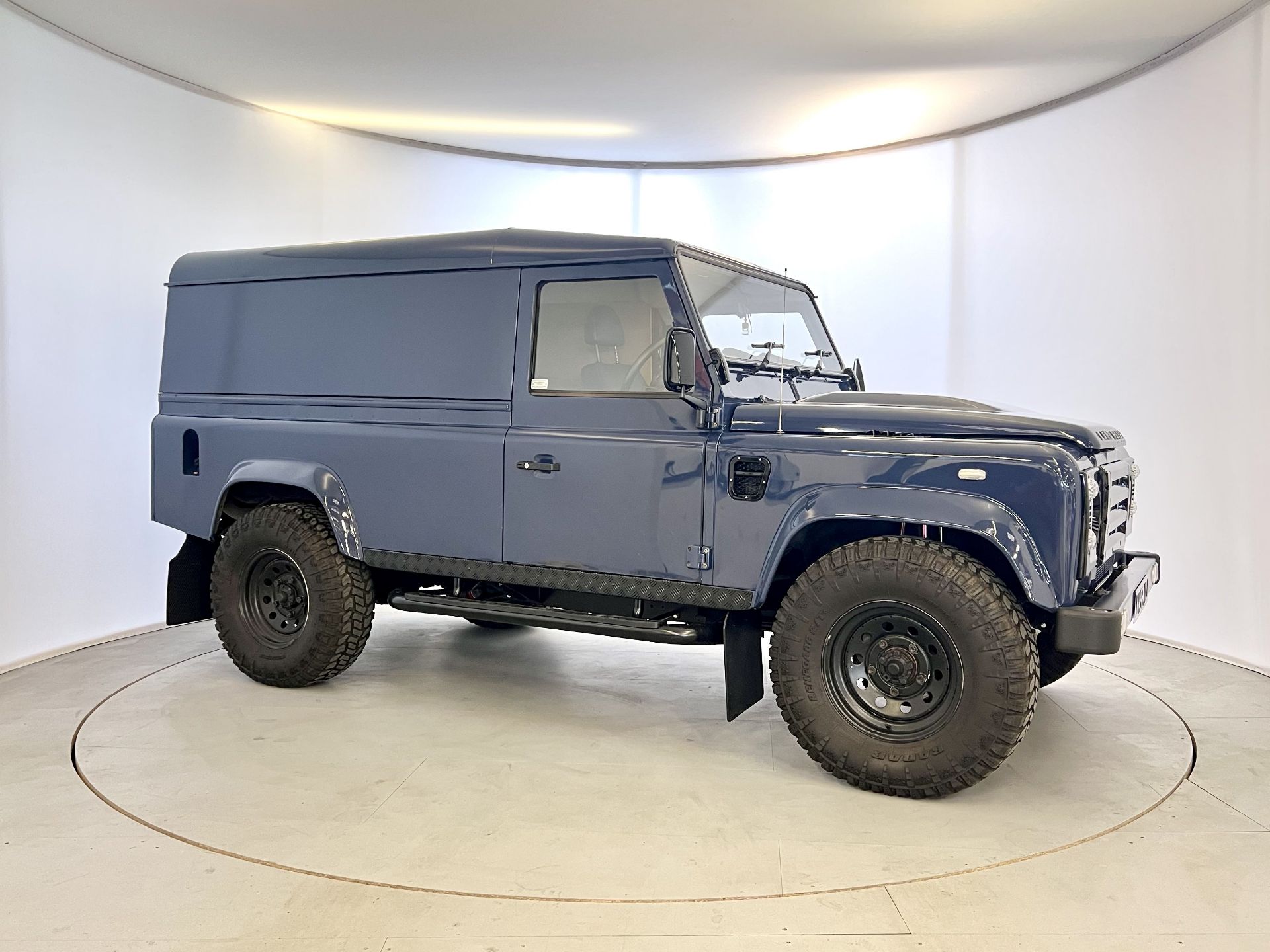 Land Rover Defender 110 TDCI - Image 12 of 31