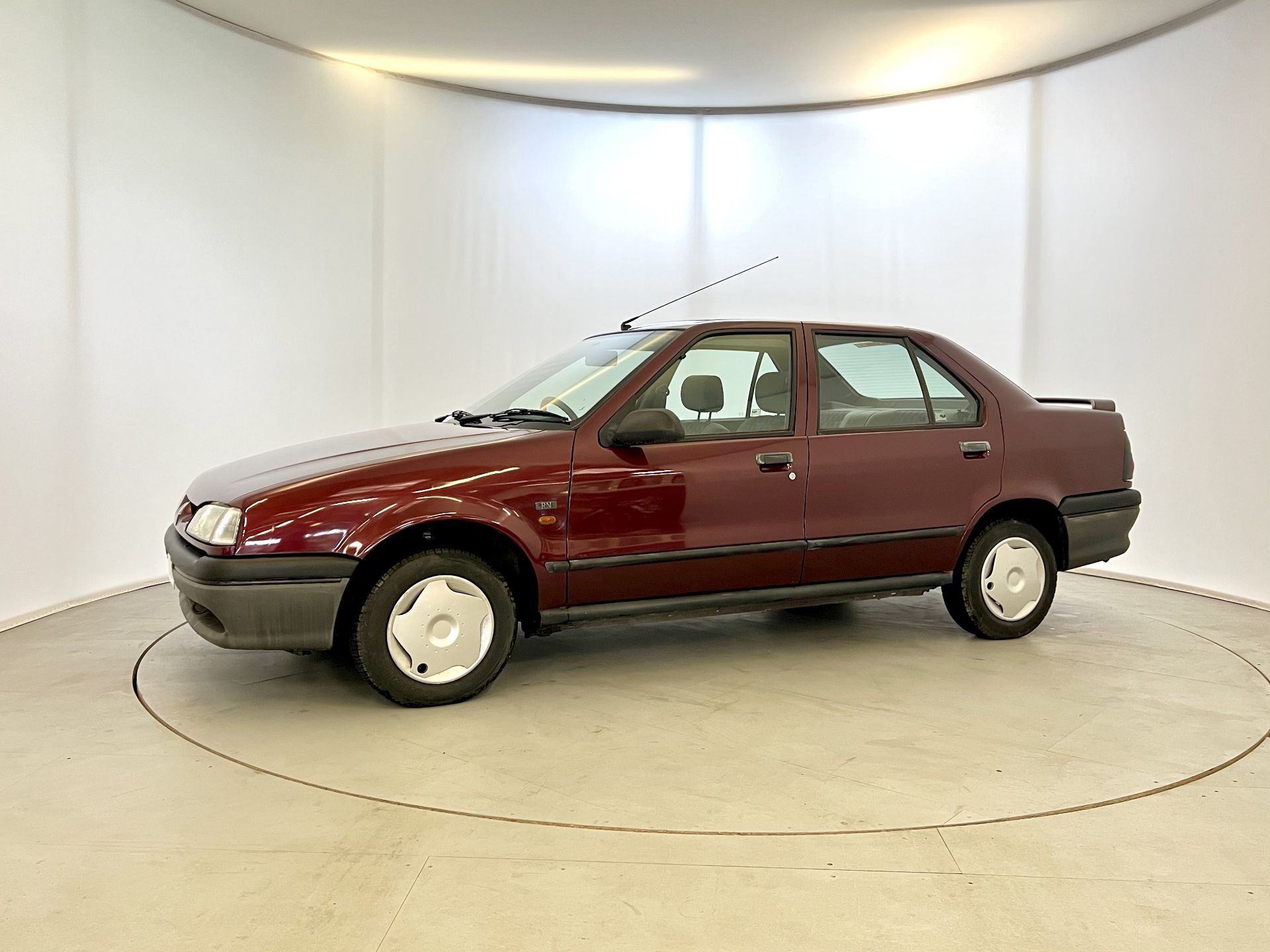 Renault 19 - Image 4 of 38