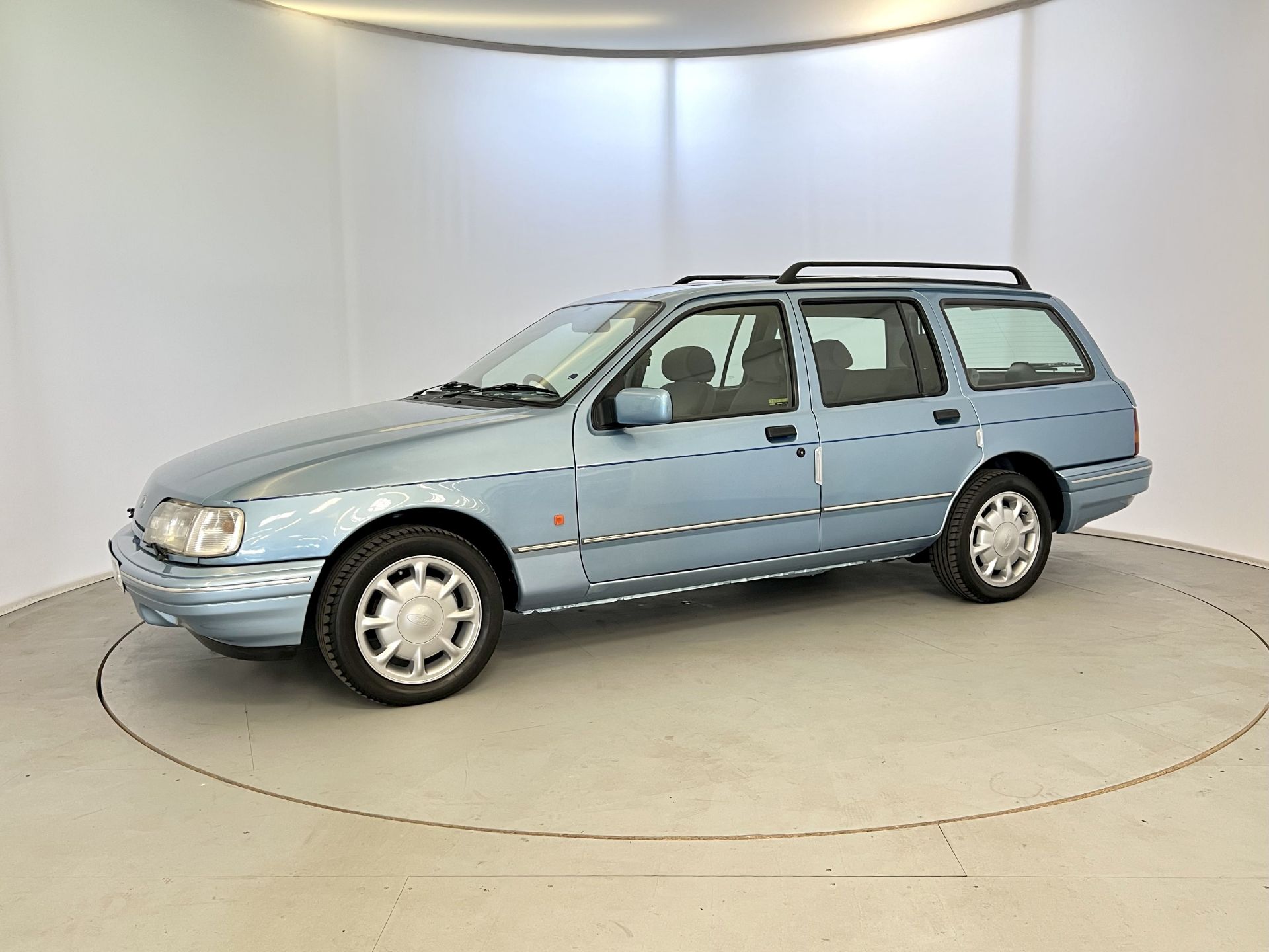 Ford Sierra GLX - Image 4 of 33