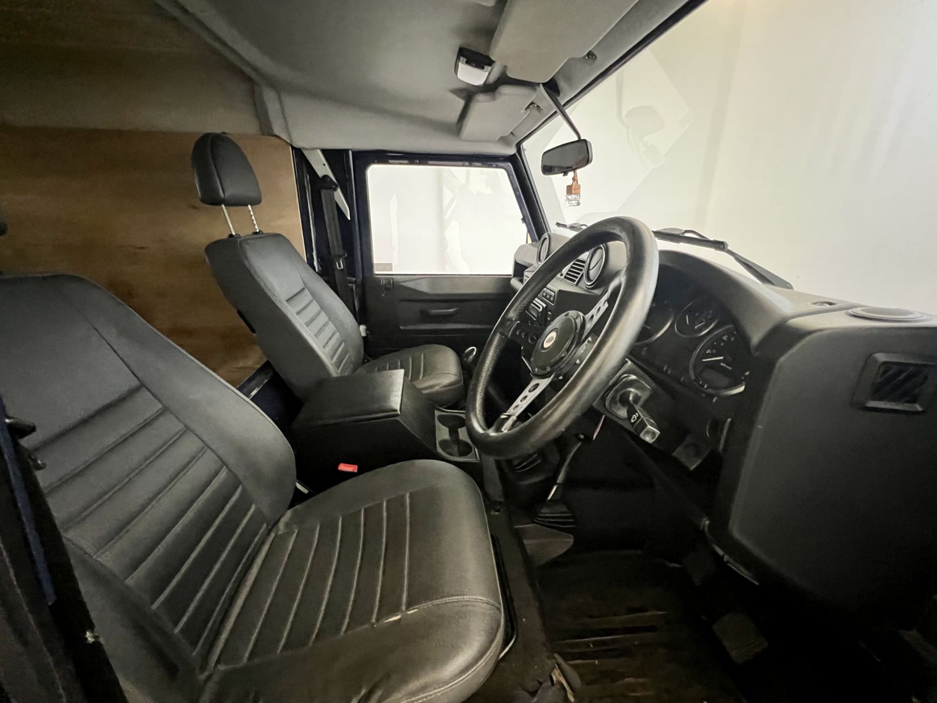 Land Rover Defender 110 TDCI - Image 20 of 31