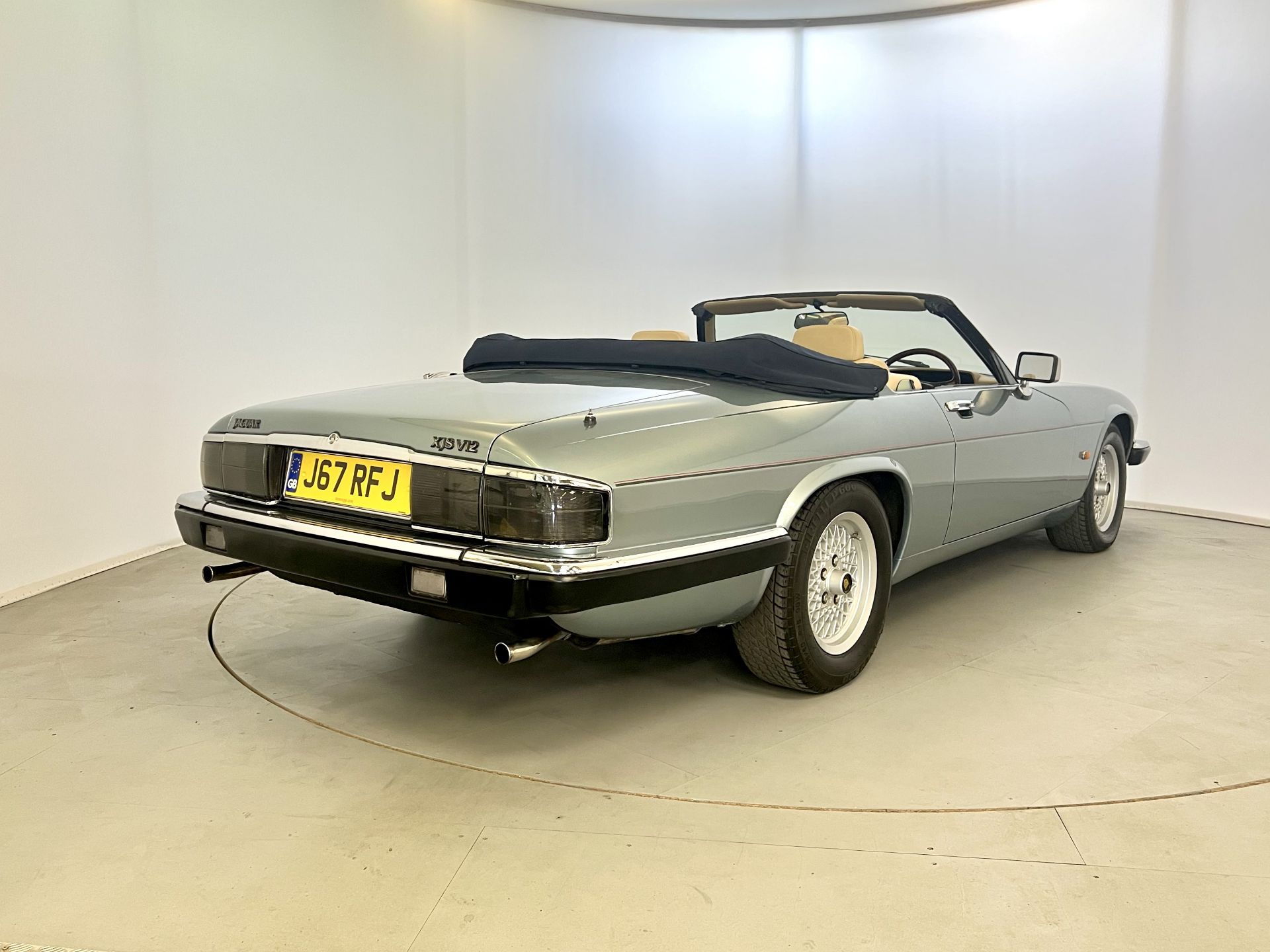 Jaguar XJS V12 Cabriolet - Image 9 of 33