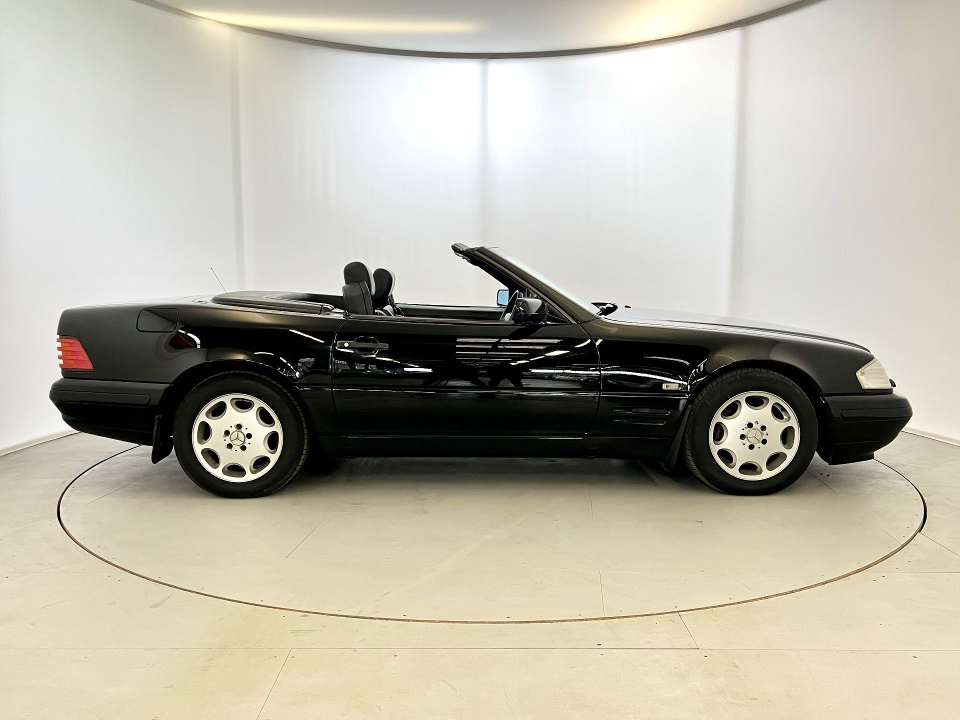 Mercedes SL320 - Image 12 of 48