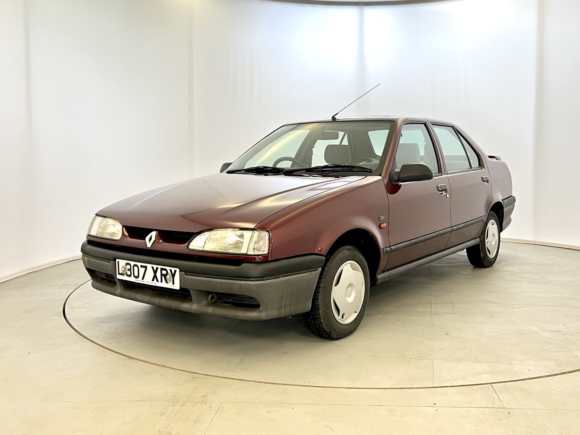 Renault 19 - Image 3 of 38