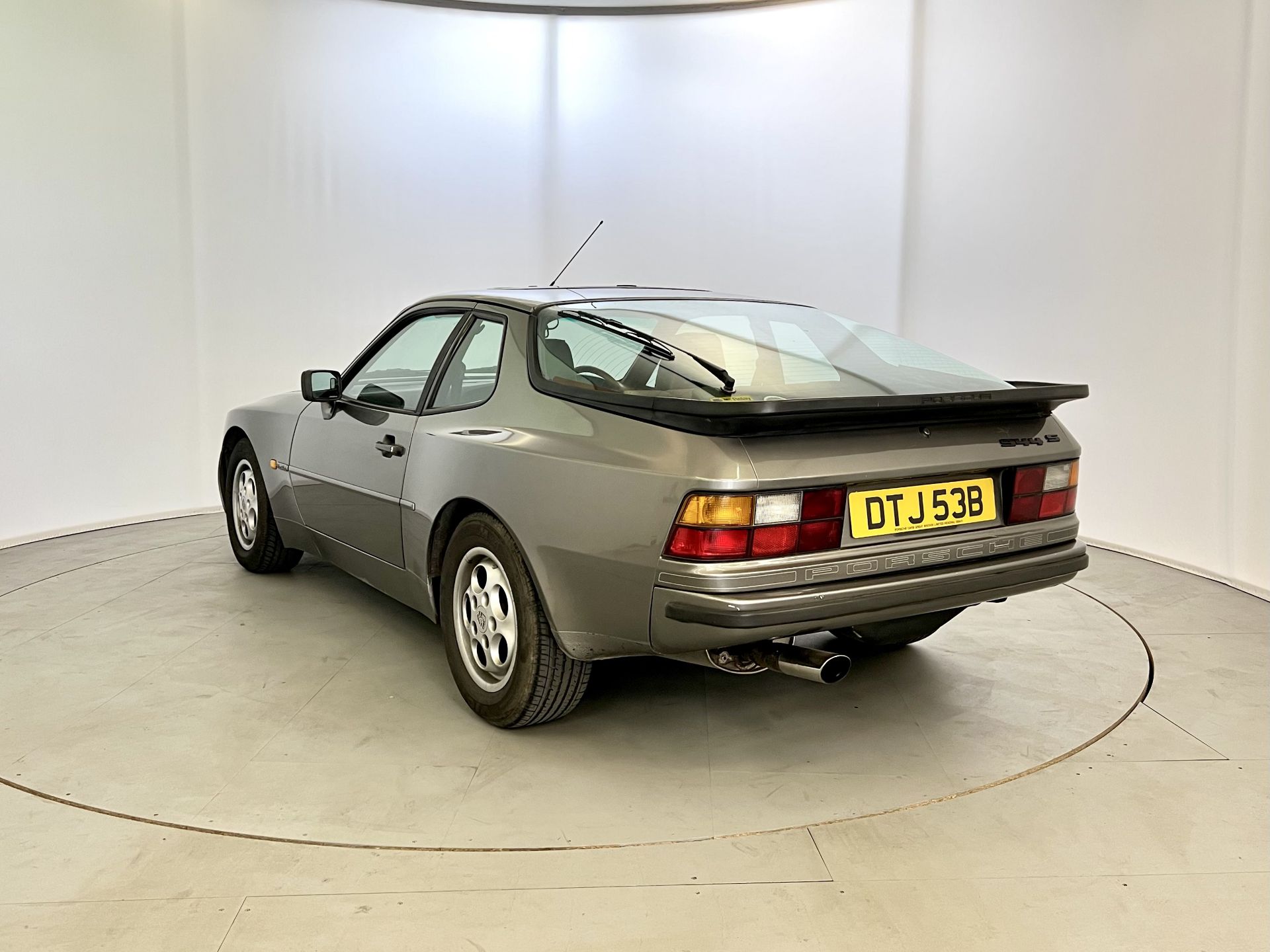 Porsche 944 S - Image 7 of 29