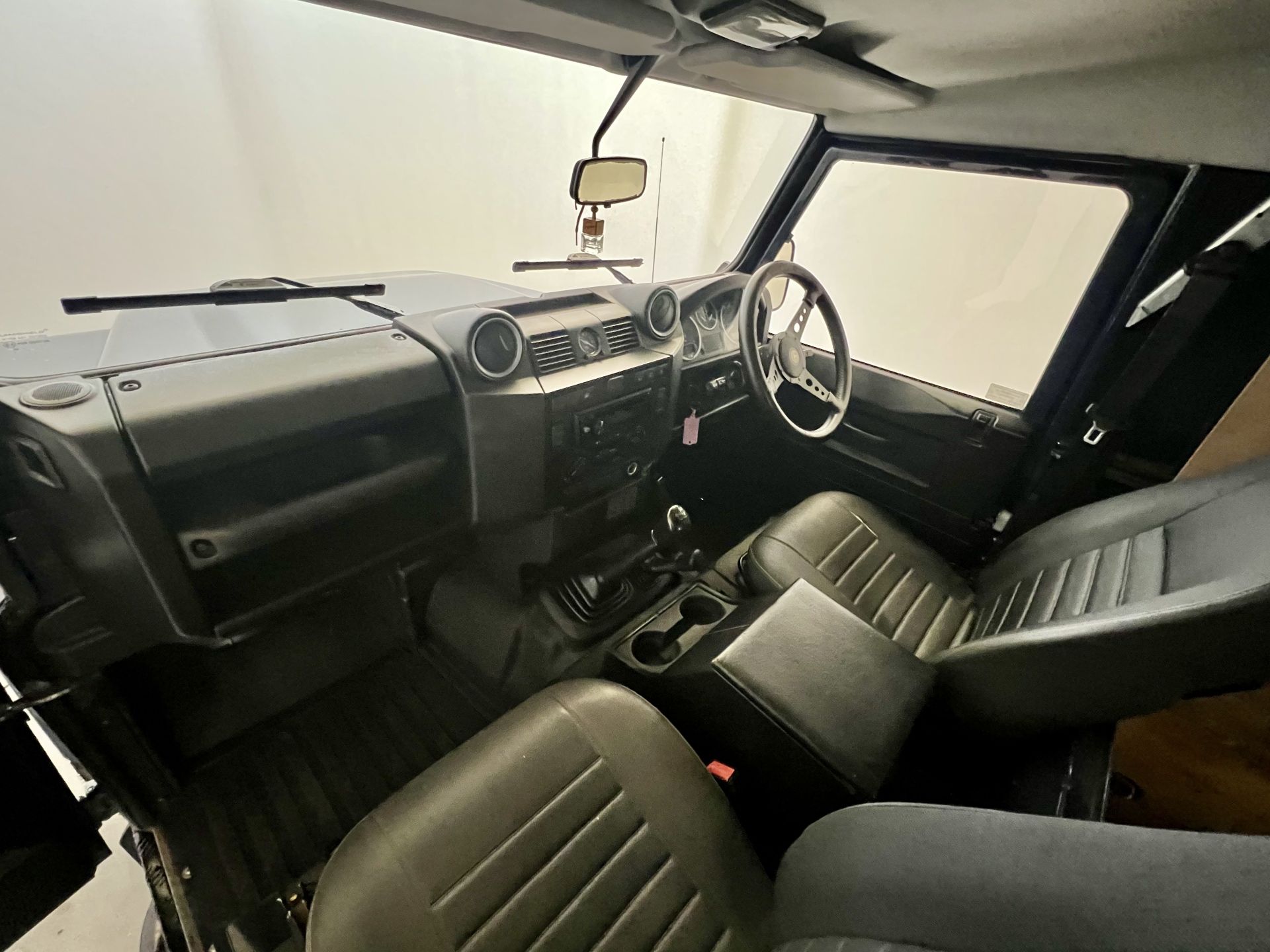 Land Rover Defender 110 TDCI - Image 24 of 31