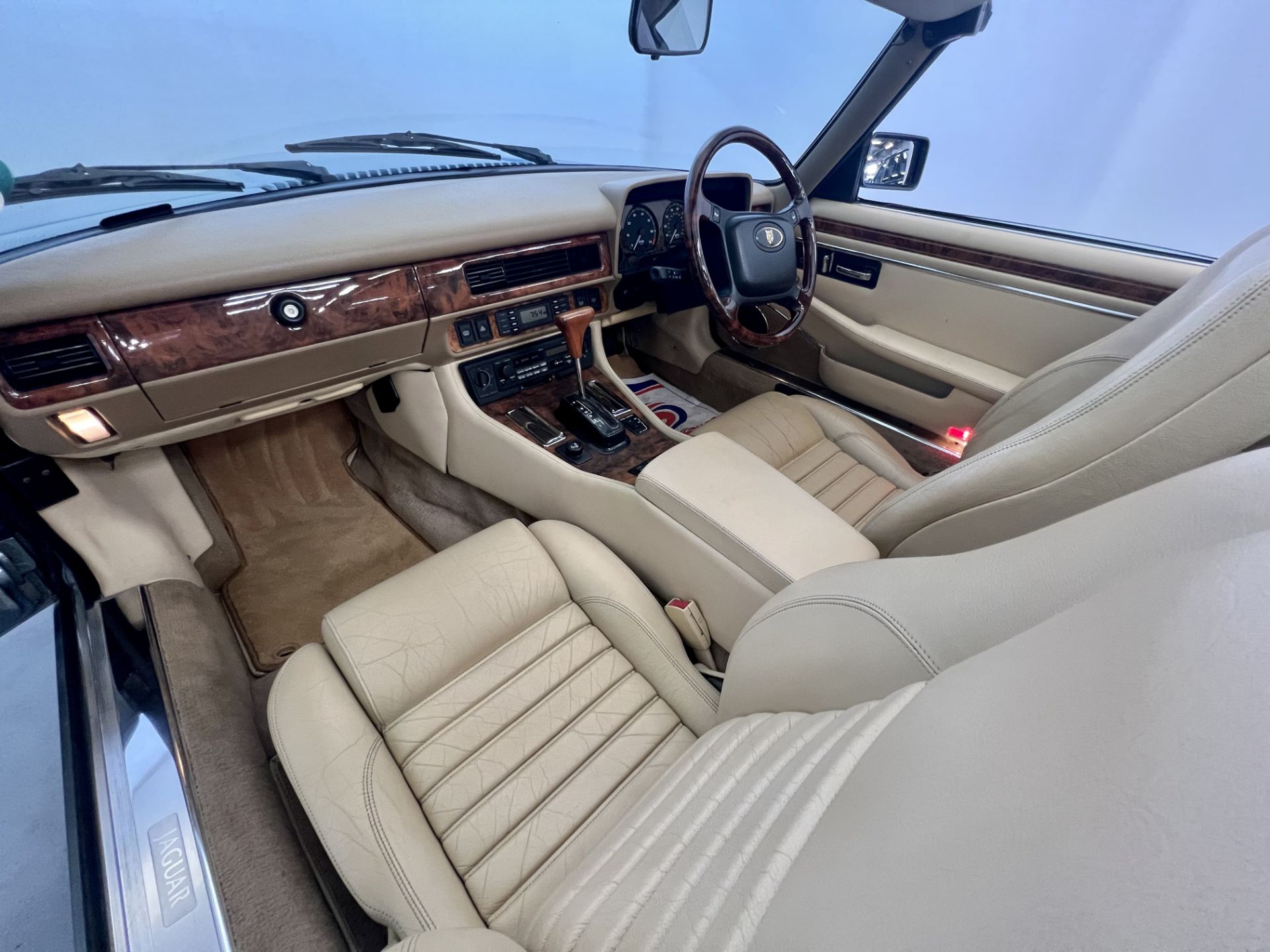 Jaguar XJS V12 Cabriolet - Image 22 of 33