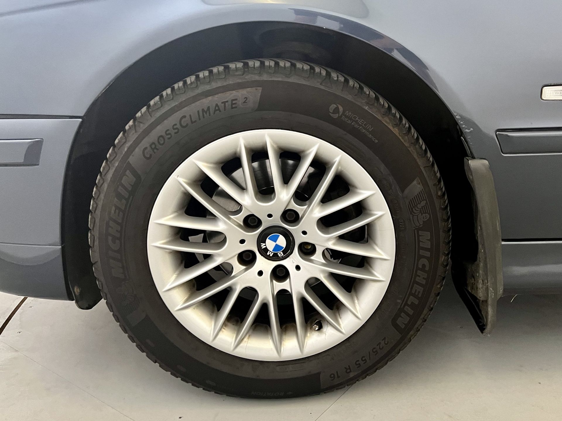 BMW 525i - Image 16 of 37