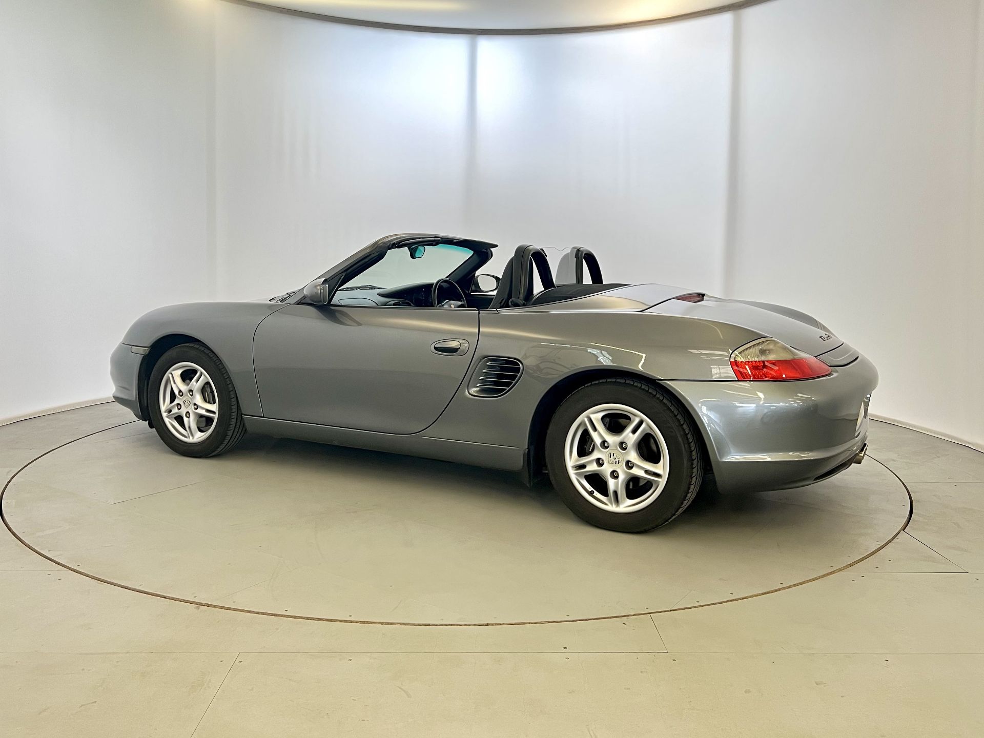 Porshe Boxster - Image 6 of 31