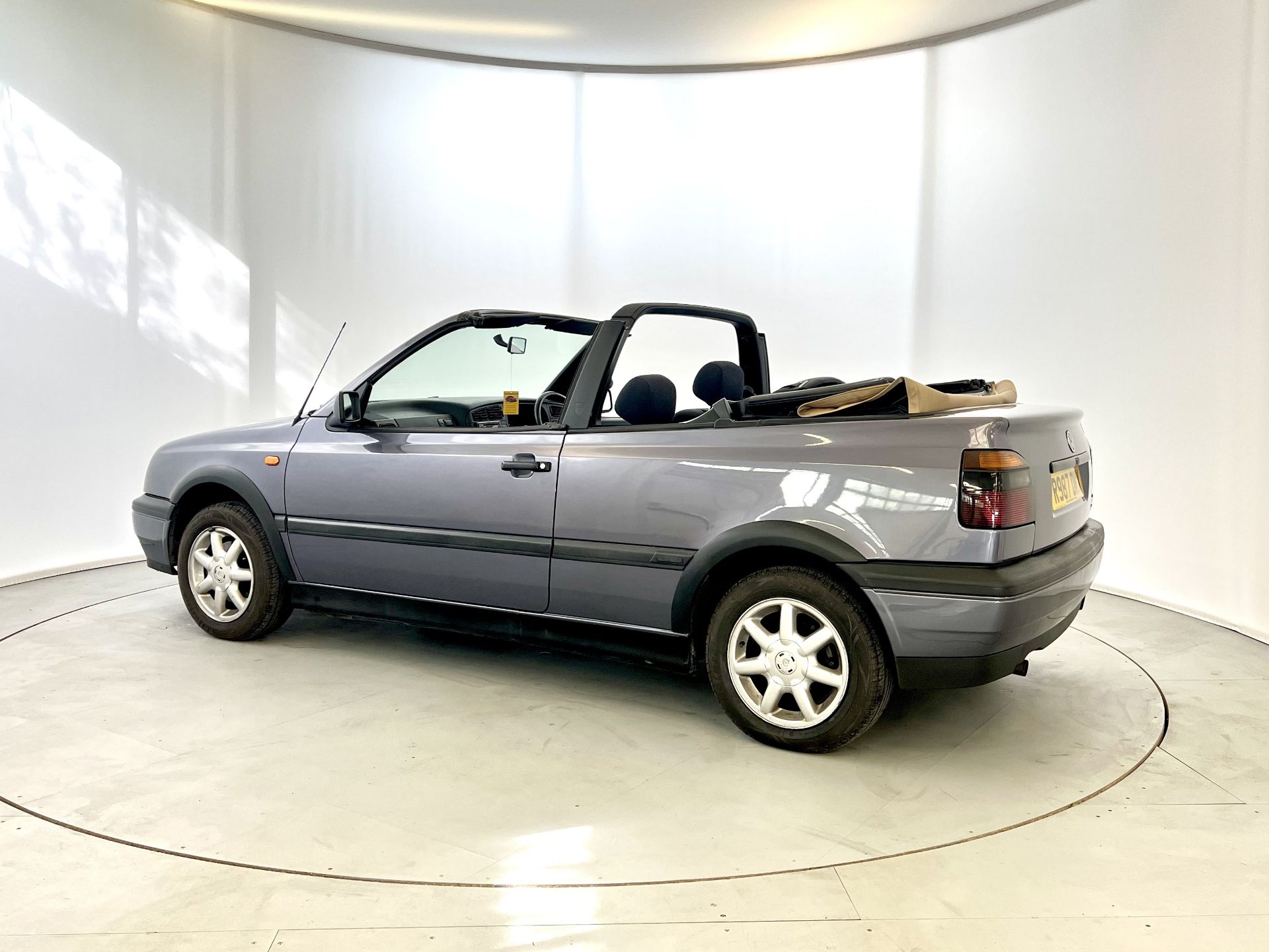 Volkswagen Golf Cabrio - Image 6 of 35